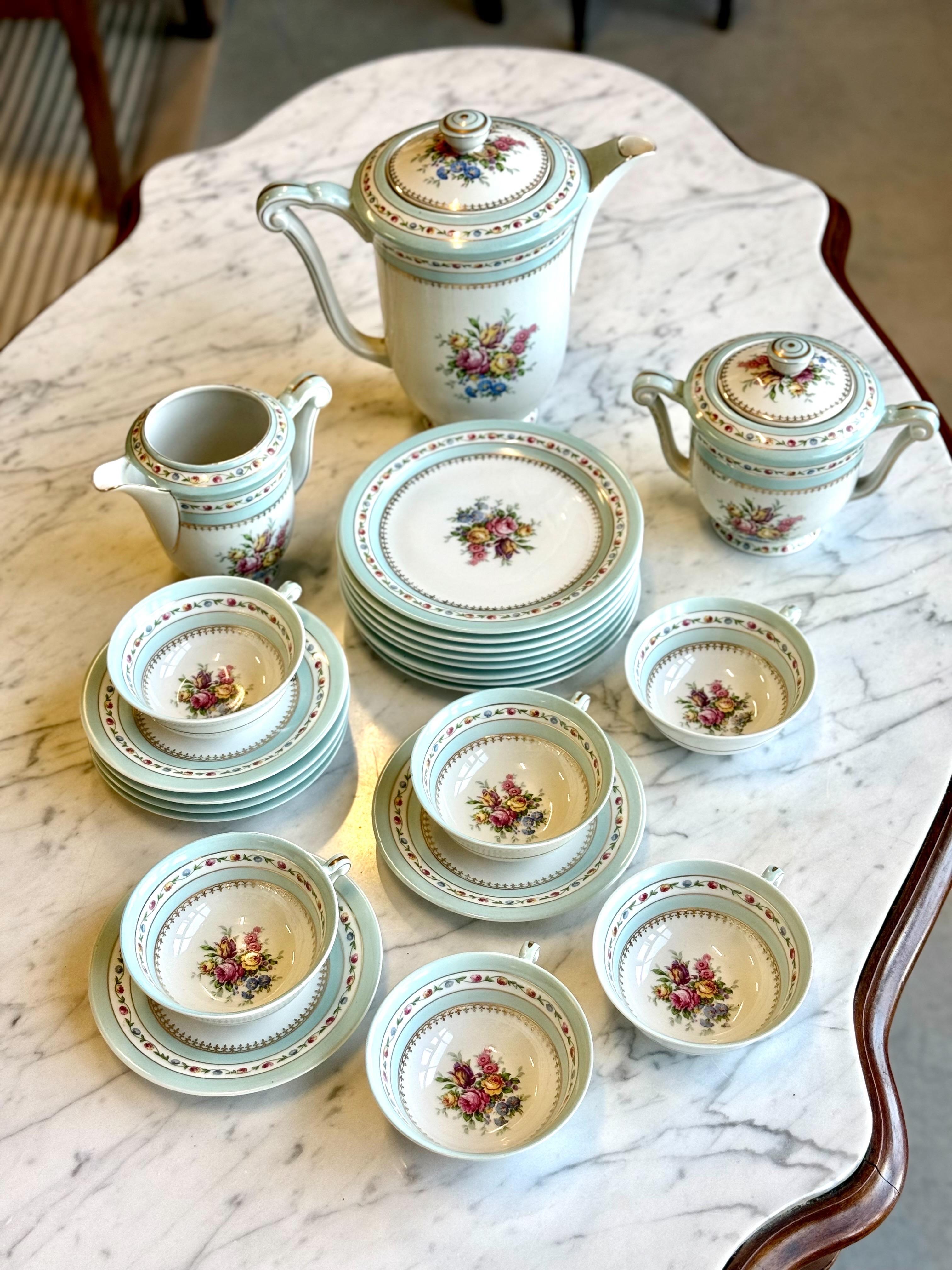 Raynaud Limoges 23-teiliges Porzellan Tee- und Kaffeeservice mit Goldverzierung im Angebot 9