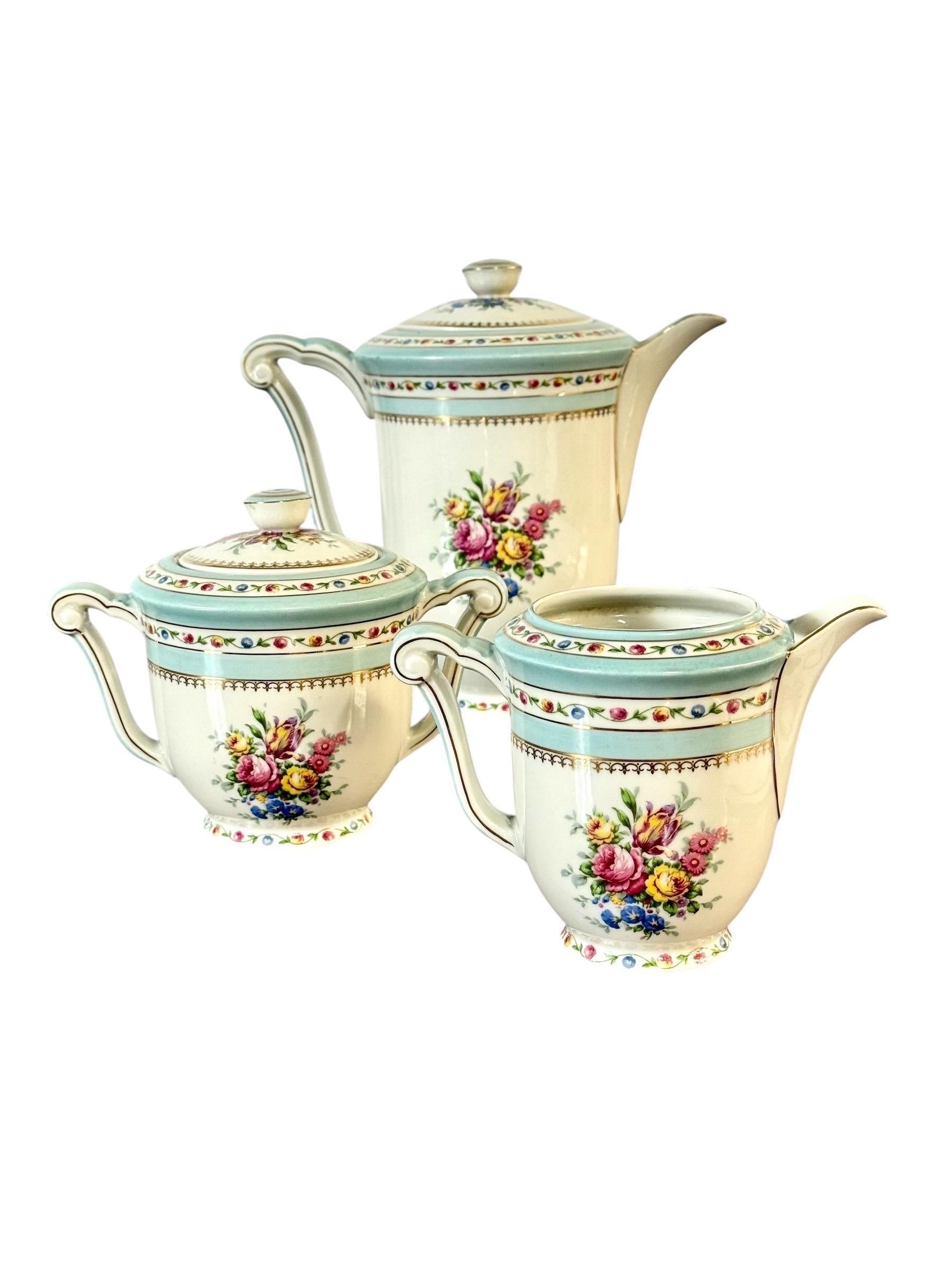 Raynaud Limoges 23-teiliges Porzellan Tee- und Kaffeeservice mit Goldverzierung im Angebot 11