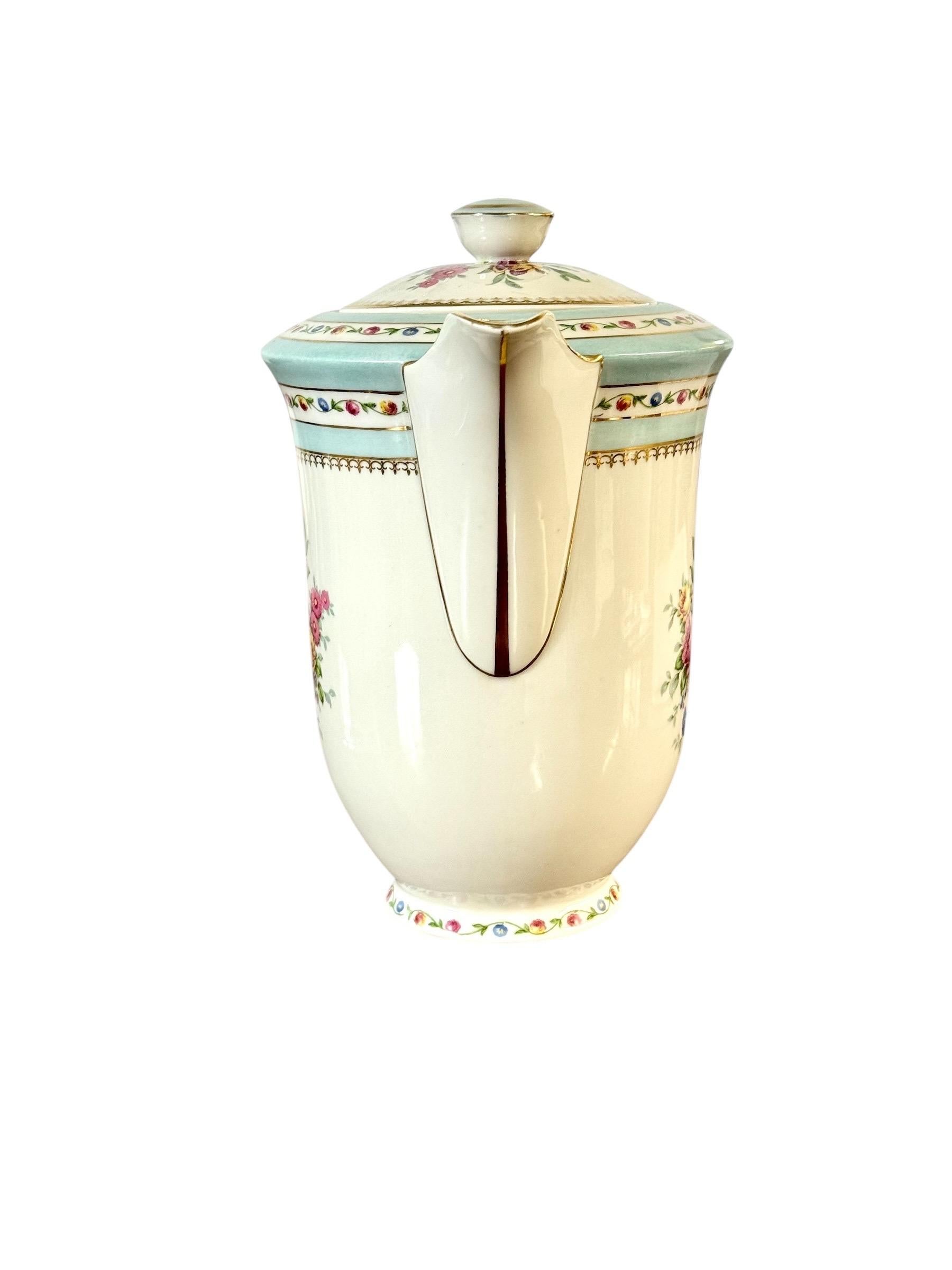 Raynaud Limoges 23-teiliges Porzellan Tee- und Kaffeeservice mit Goldverzierung im Angebot 2