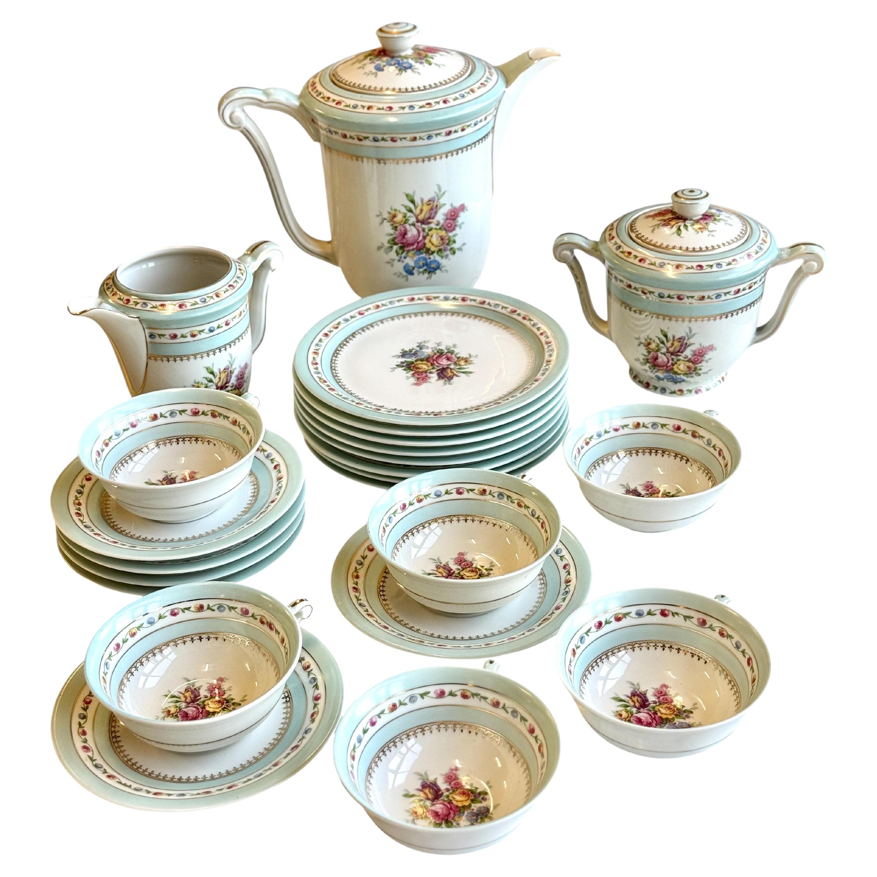 Raynaud Limoges 23-teiliges Porzellan Tee- und Kaffeeservice mit Goldverzierung im Angebot