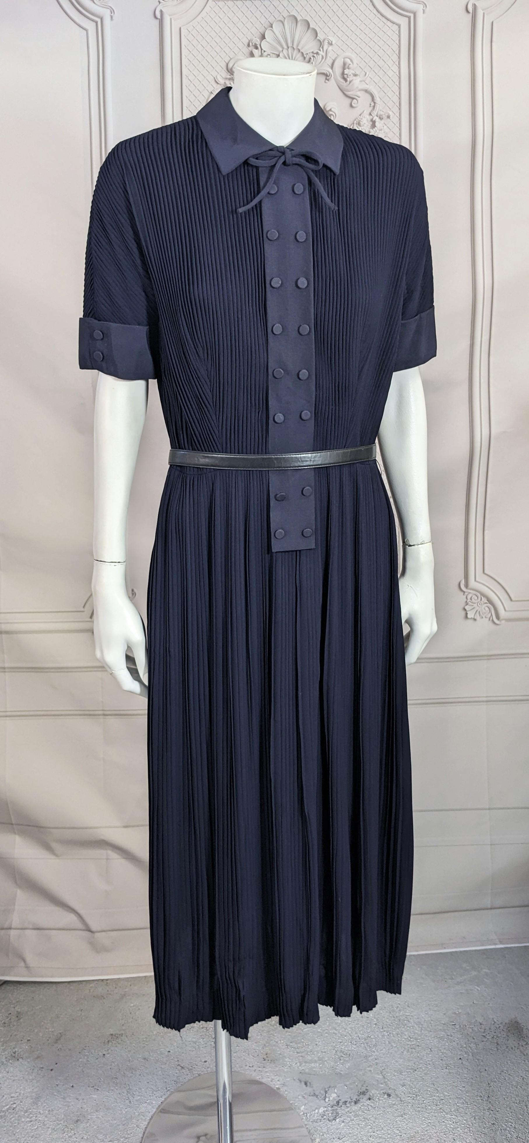 Robe de jour en rayonne plissé Robe du milieu du siècle en vente 5