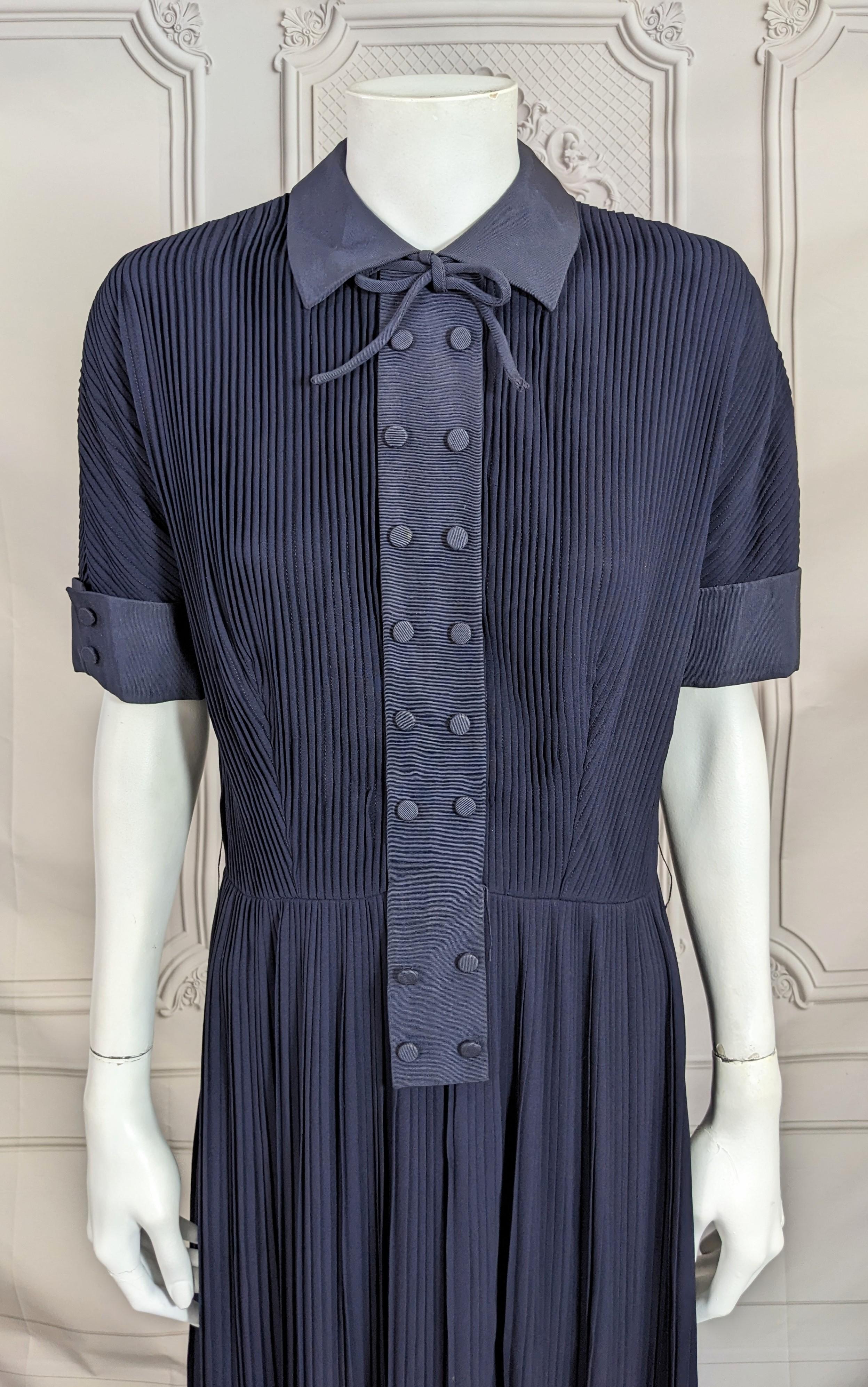 Noir Robe de jour en rayonne plissé Robe du milieu du siècle en vente