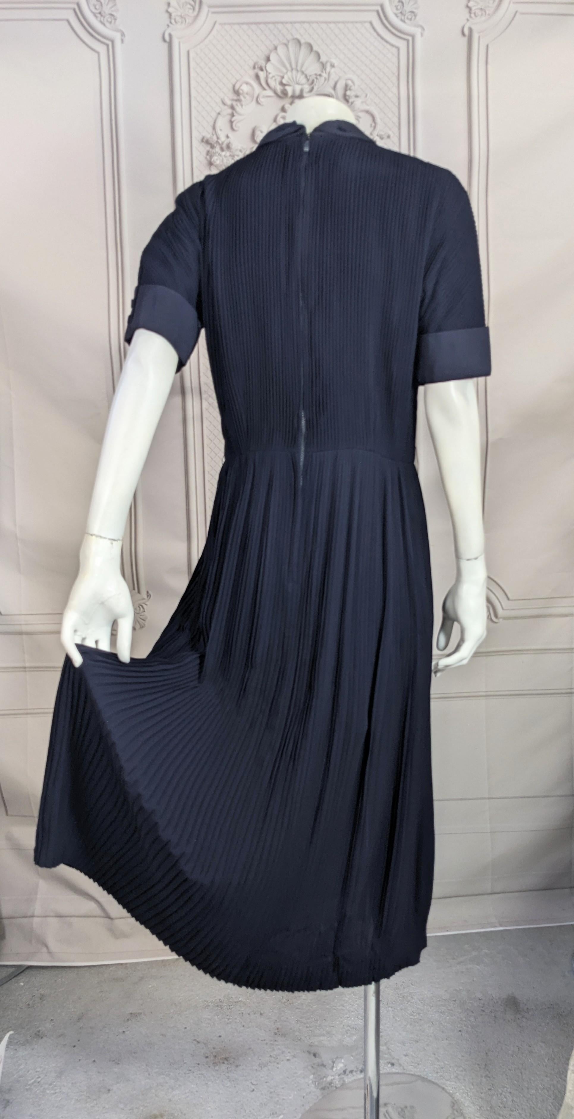 Robe de jour en rayonne plissé Robe du milieu du siècle en vente 2