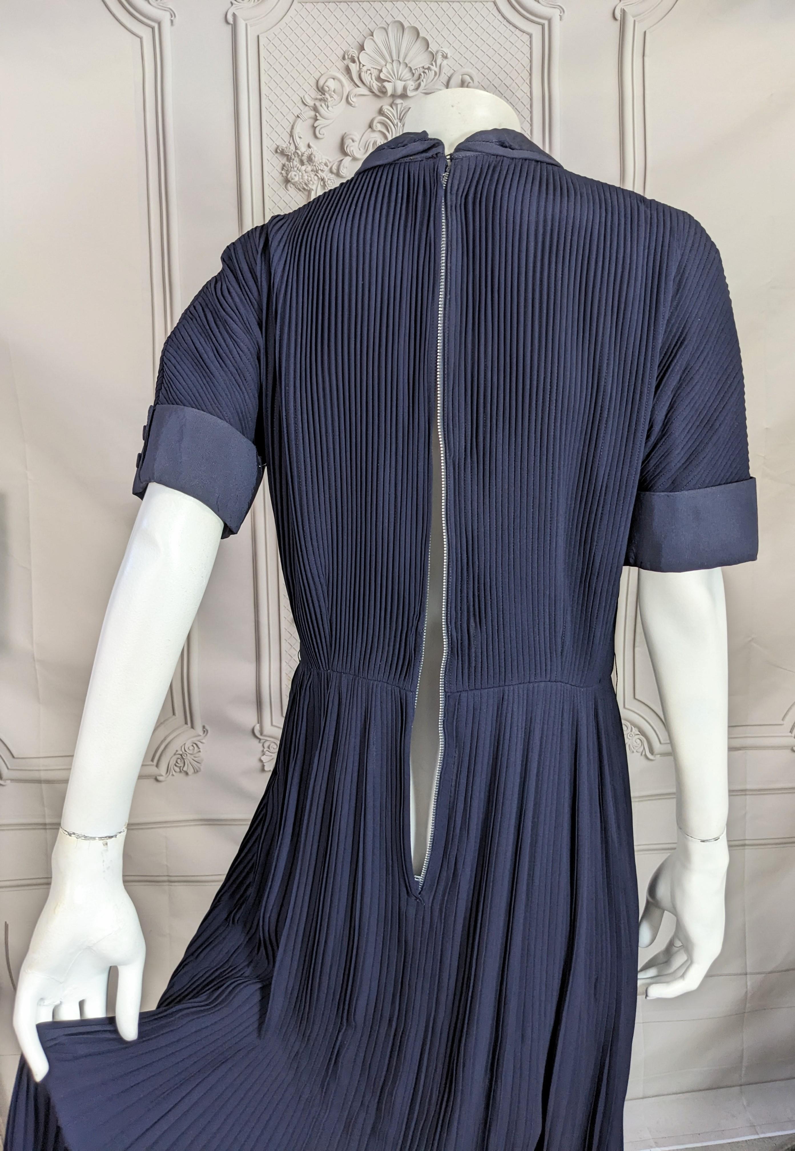 Robe de jour en rayonne plissé Robe du milieu du siècle en vente 3