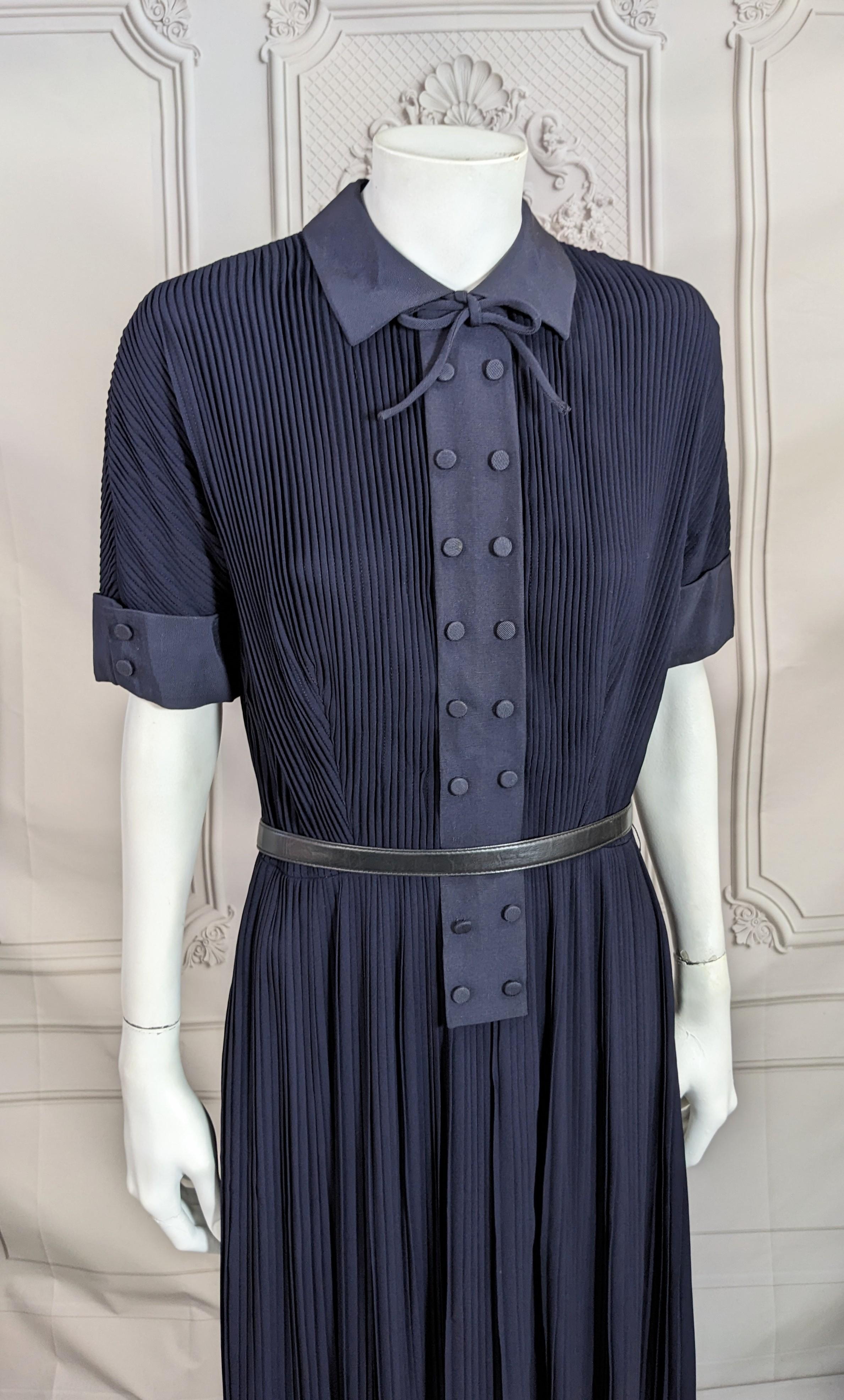Robe de jour en rayonne plissé Robe du milieu du siècle en vente 4