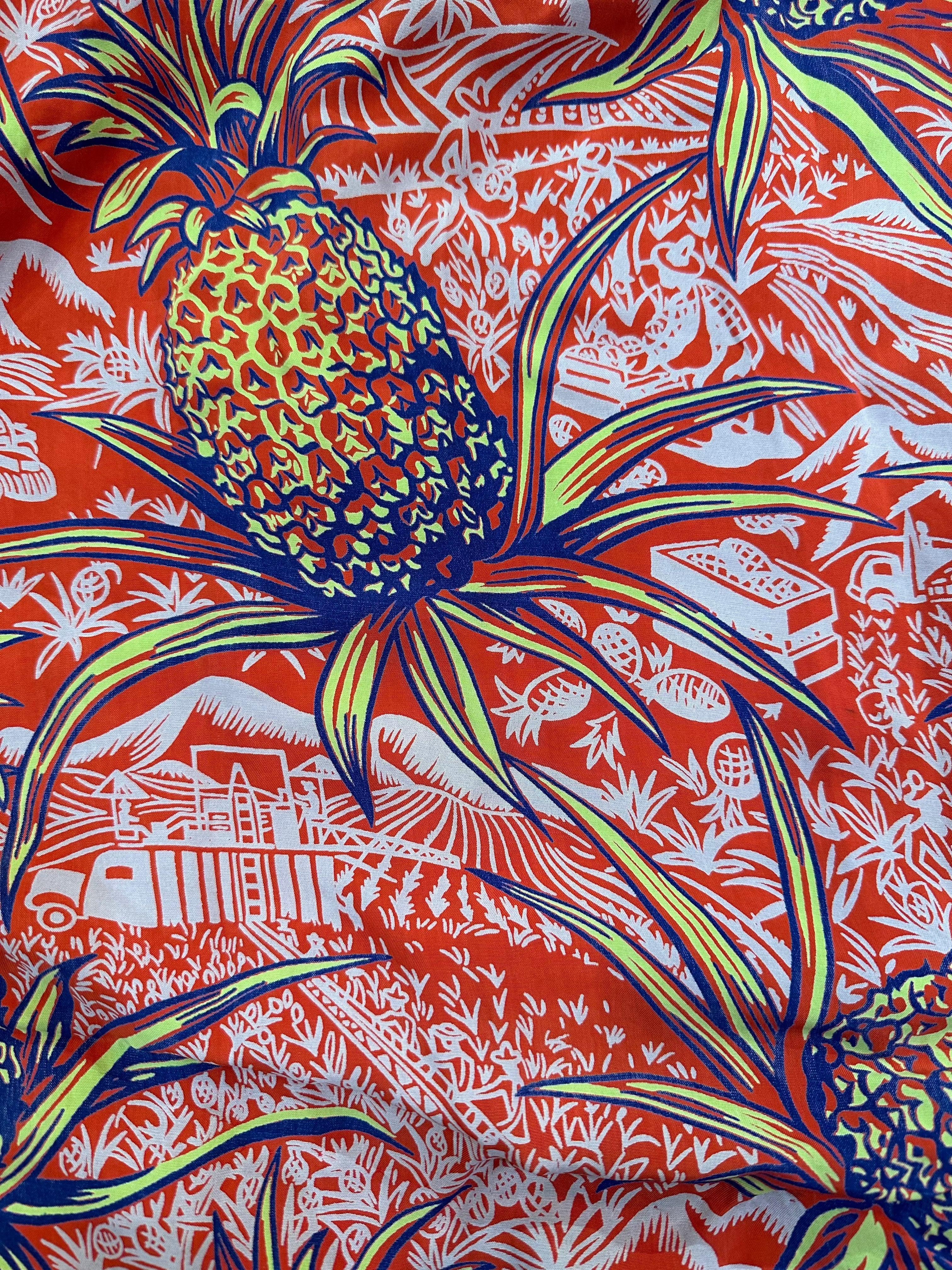 Vestido Envolvente de Rayón TIKI con Estampado Hawaiano de Piñas, Años 40 en Excelente estado para la venta en Los Angeles, CA
