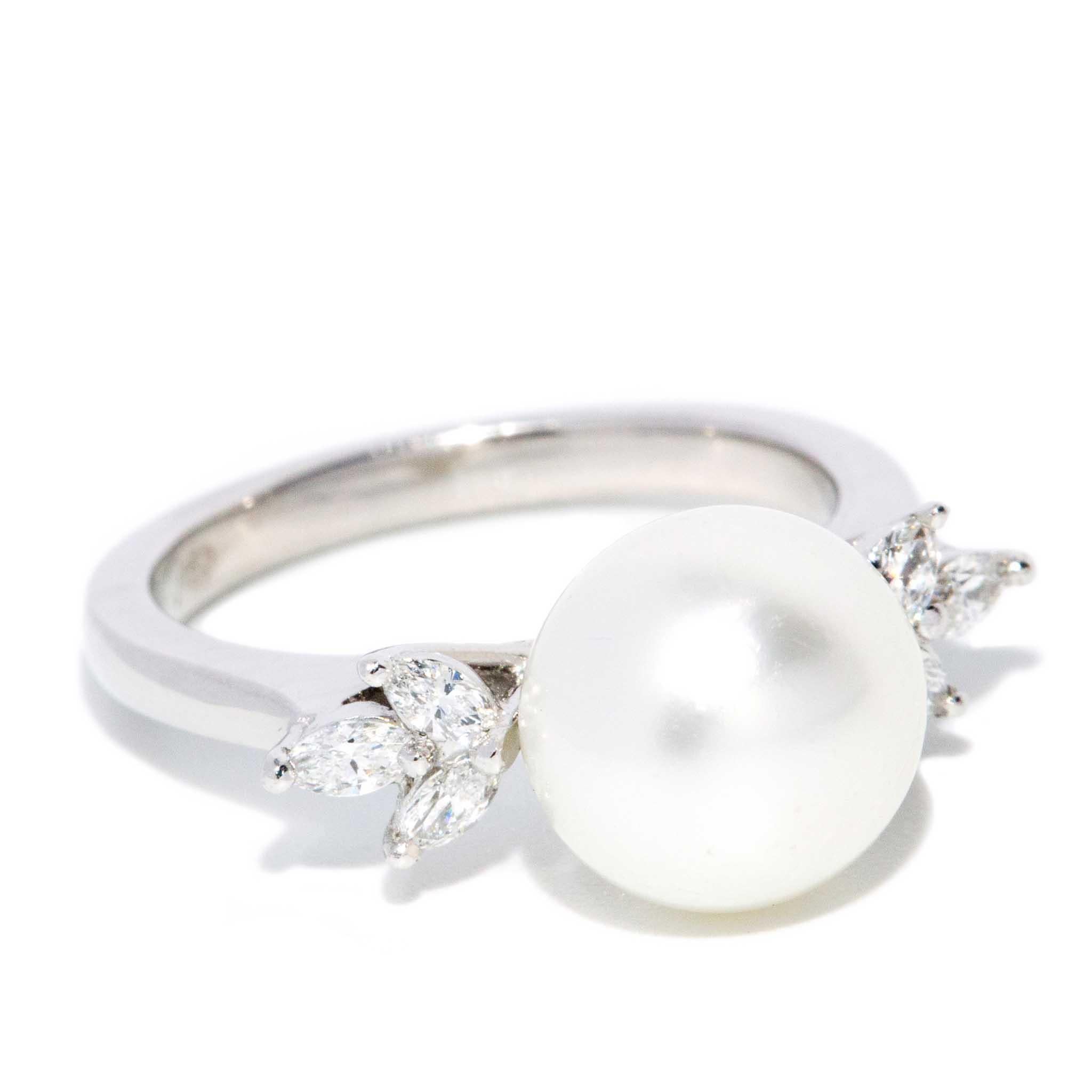 Anello contemporaneo con perle dei mari del sud e diamanti marquise in oro bianco 18 carati In condizioni buone in vendita a Hamilton, AU