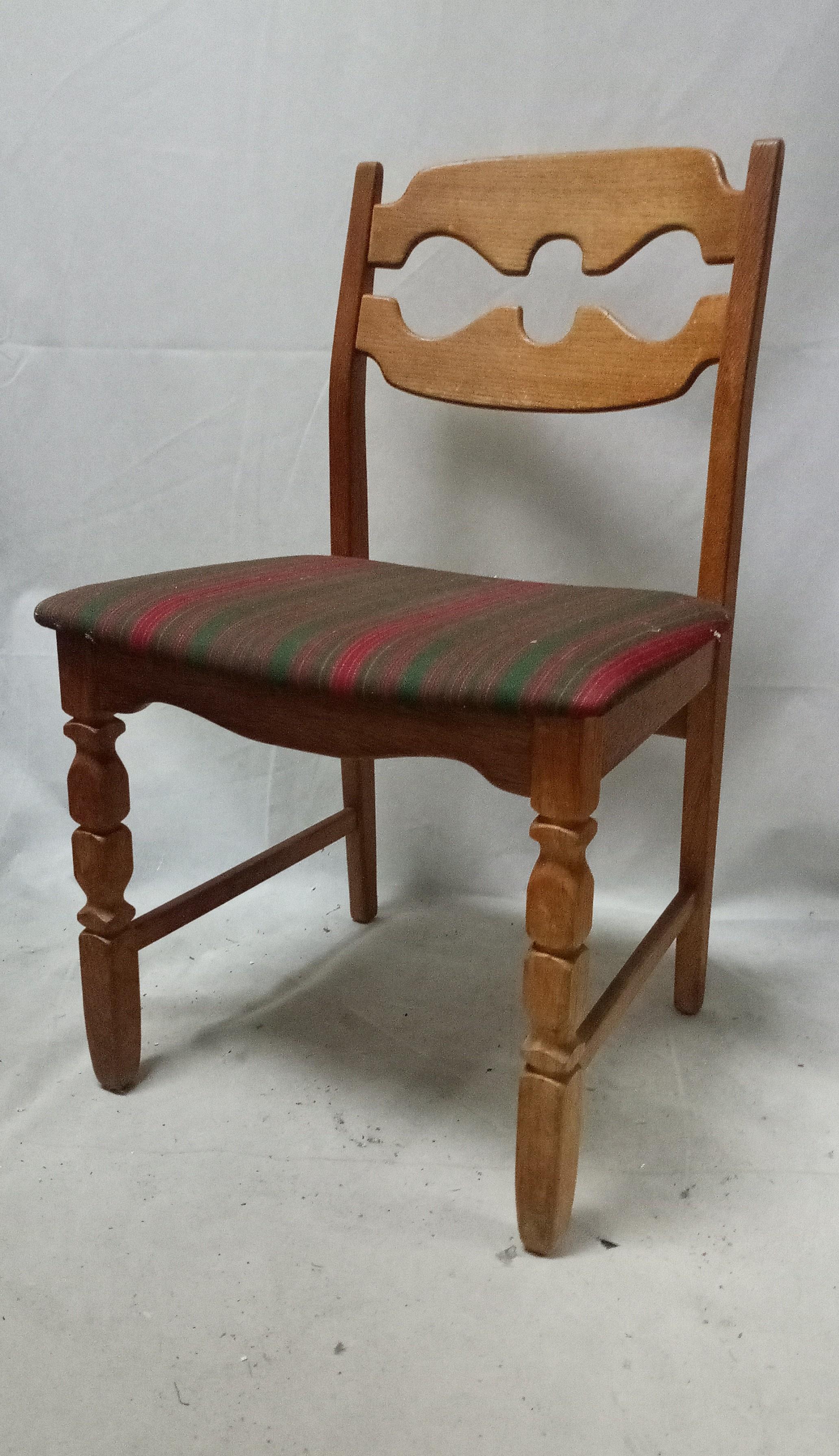 Chaise Razor Blade en chêne par Henning Kjærnulf, 1960s
fabriqué par la société danoise Nyrup Møbelfabrik/ EG Furniture.
La chaise est en chêne massif avec une tapisserie d'origine. 
Belle condition vintage avec une grande patine après une