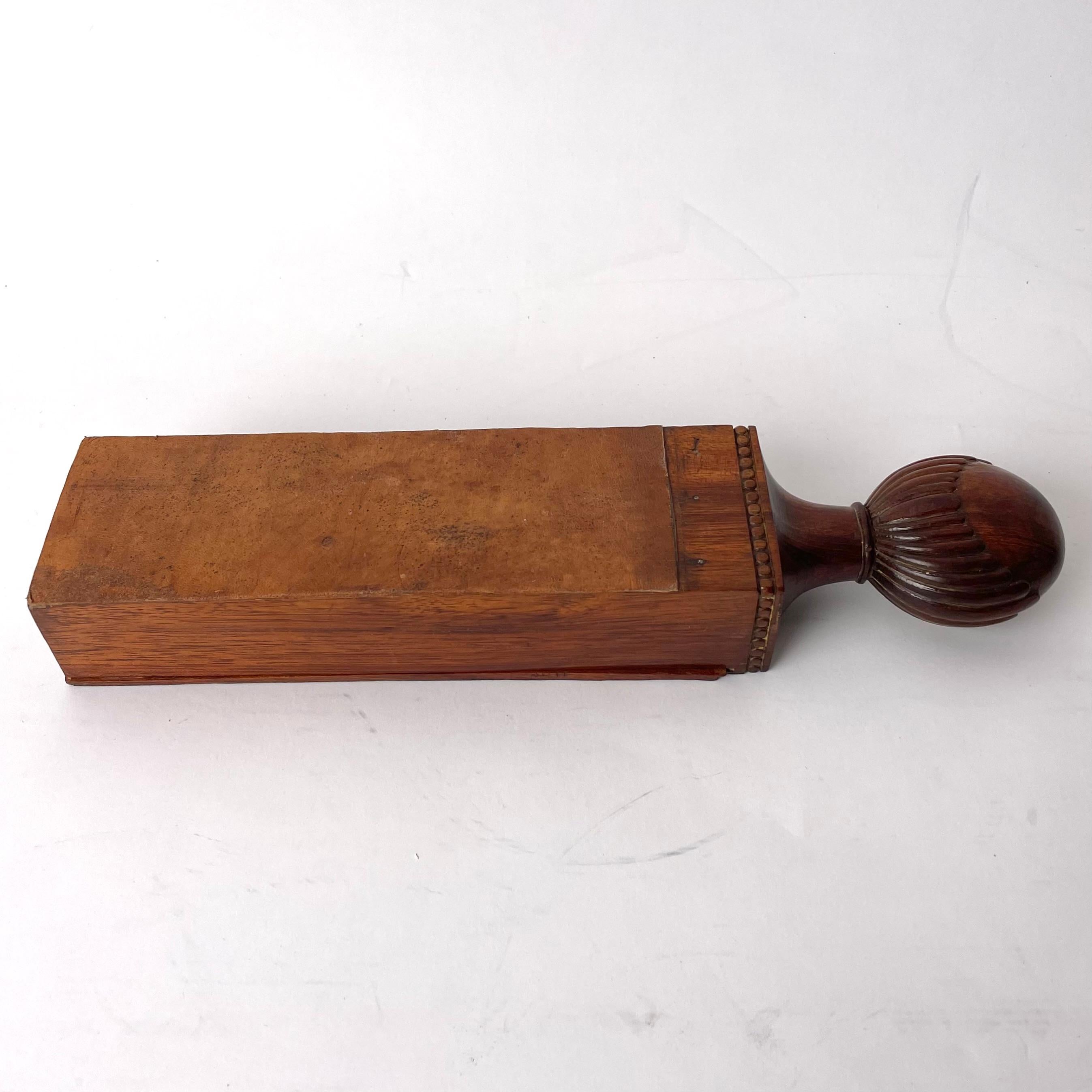 Razor Case in Mahogany with Razor Strap in Leather, Early 19th Century 2