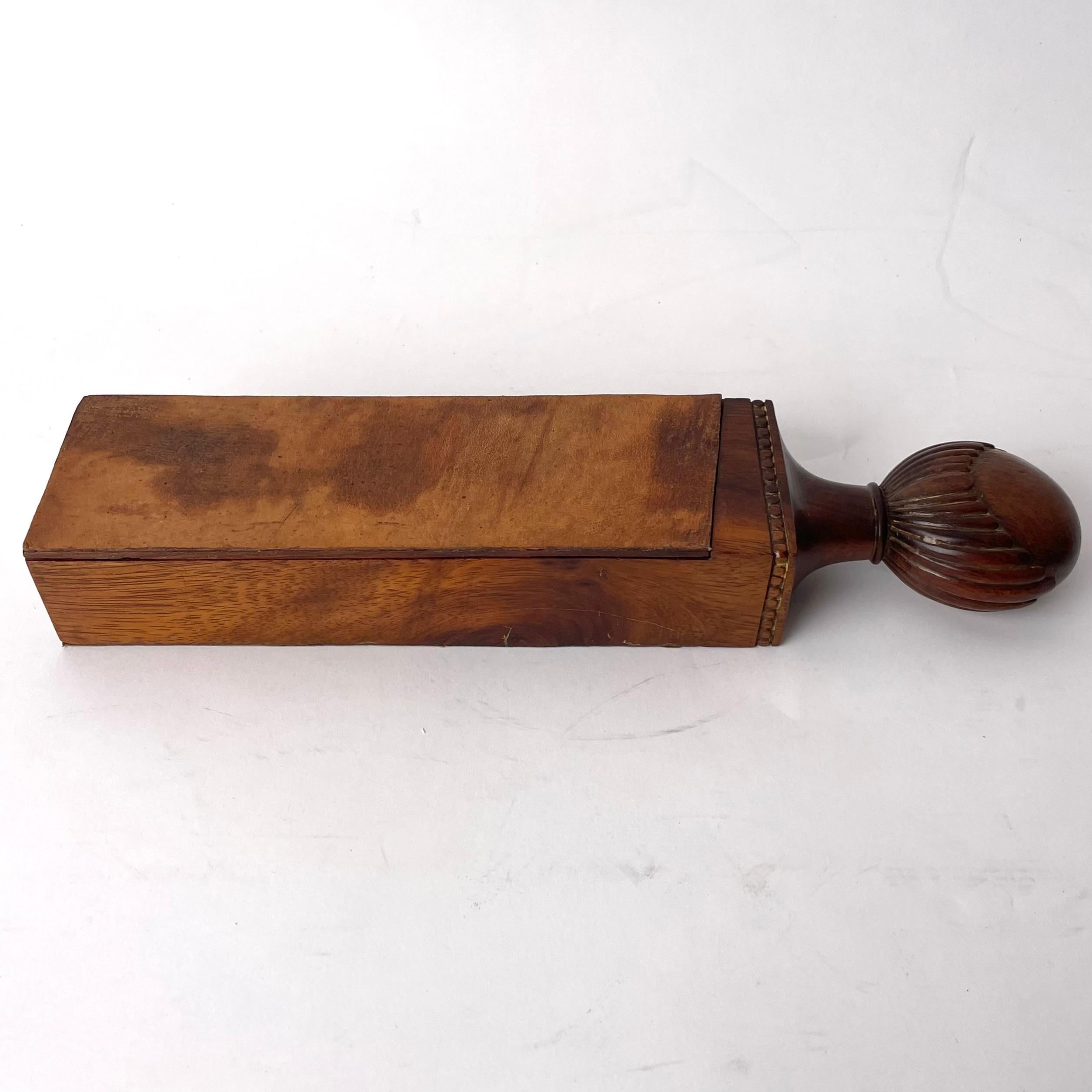 Razor Case in Mahogany with Razor Strap in Leather, Early 19th Century 3