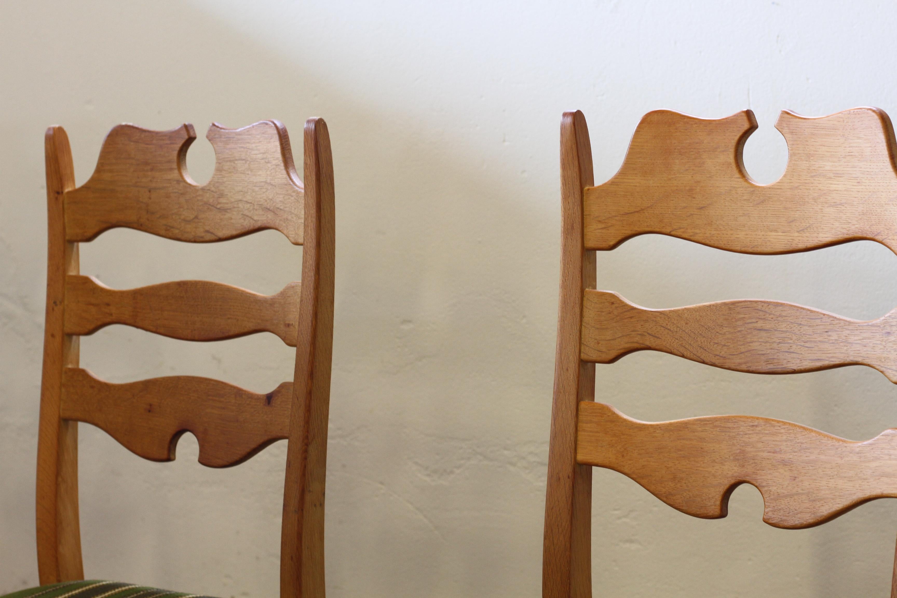 Razorblade Highback Chairs in Rich Patina Oak by Henning Kjærnulf, 1960s In Good Condition For Sale In Store Heddinge, DK