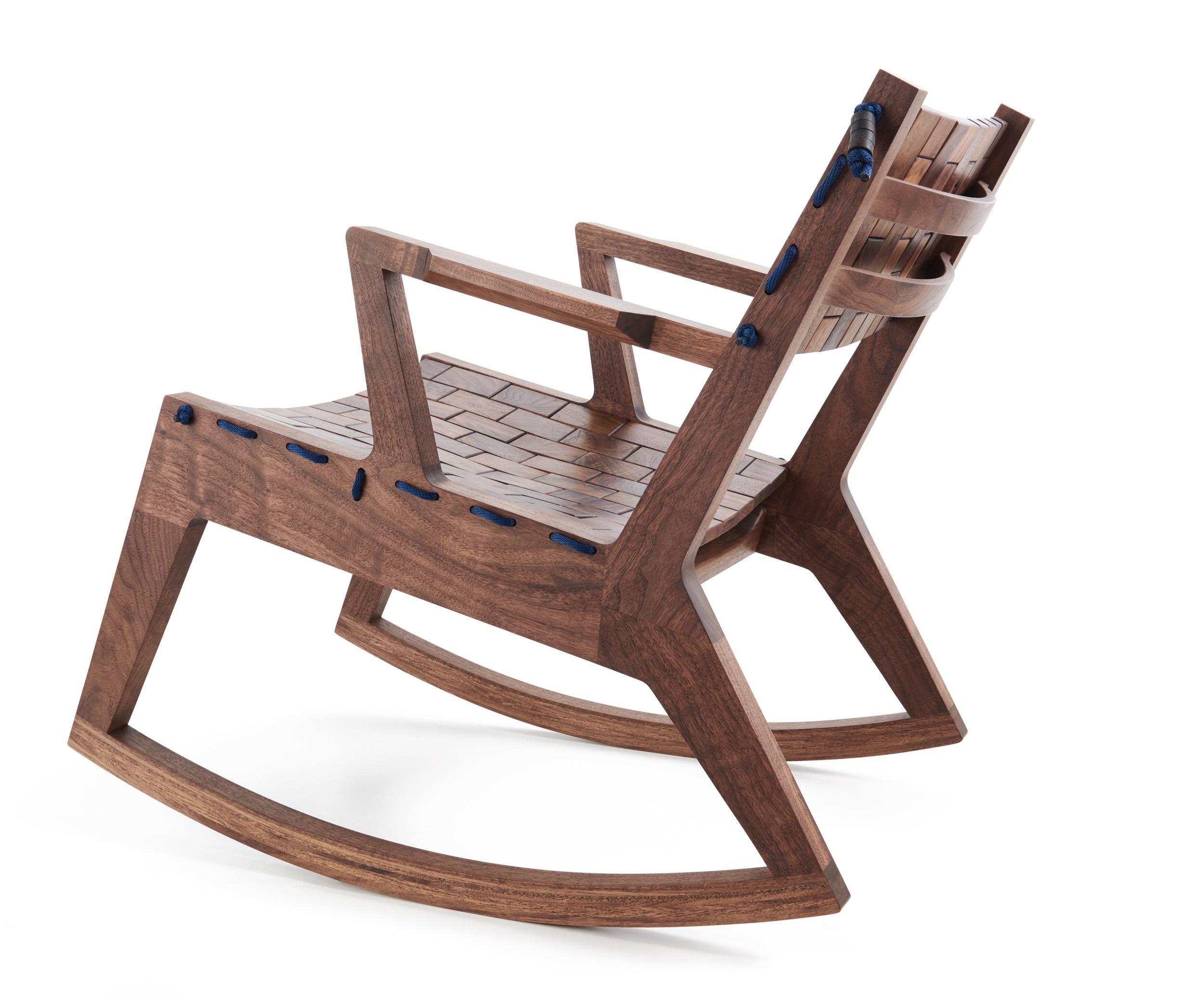 Américain Chaise à bascule RB, chaise de sport moderne en bois fabriquée à la main en noyer en vente