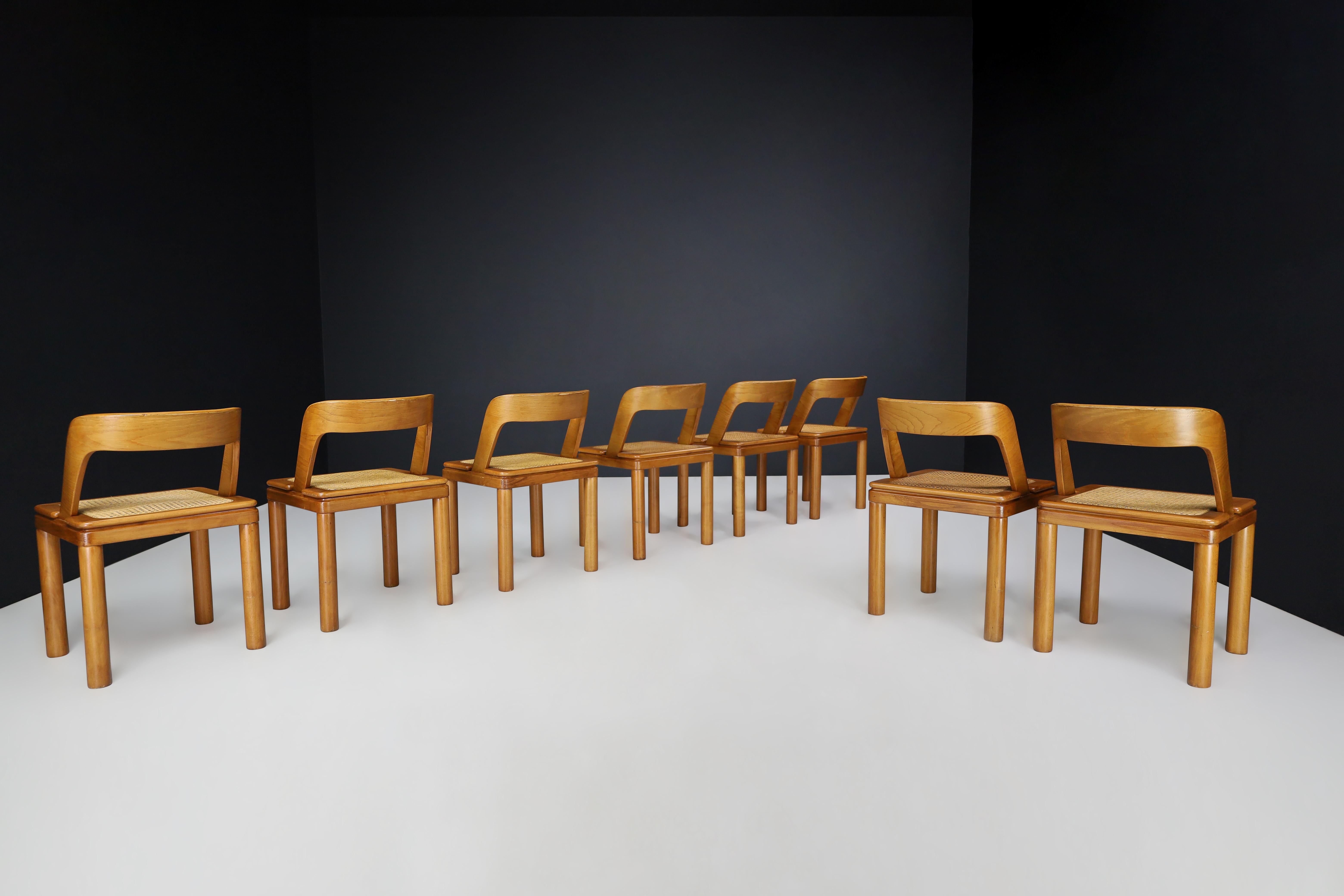 RB Rossana - Ensemble de huit chaises de salle à manger en rotin et en frêne, Italie, années 1960   Bon état - En vente à Almelo, NL