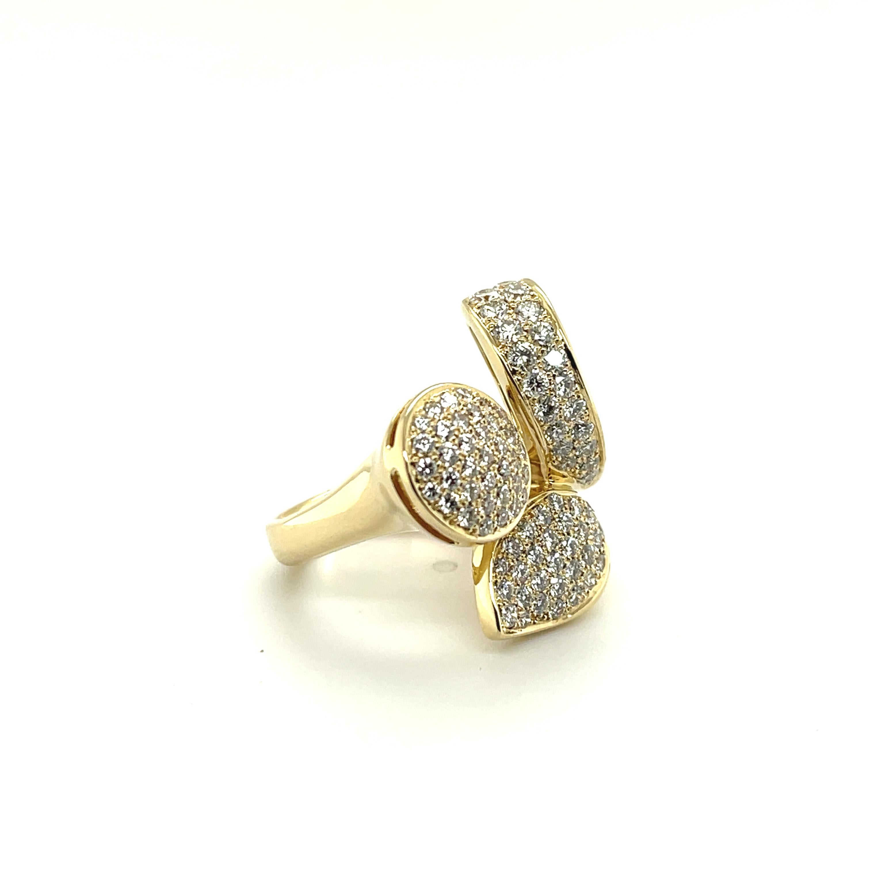 Round Cut RC003 - 18K Yellow Gold Fancy Shapes Ring with Round Brilliant Diamonds For Sale