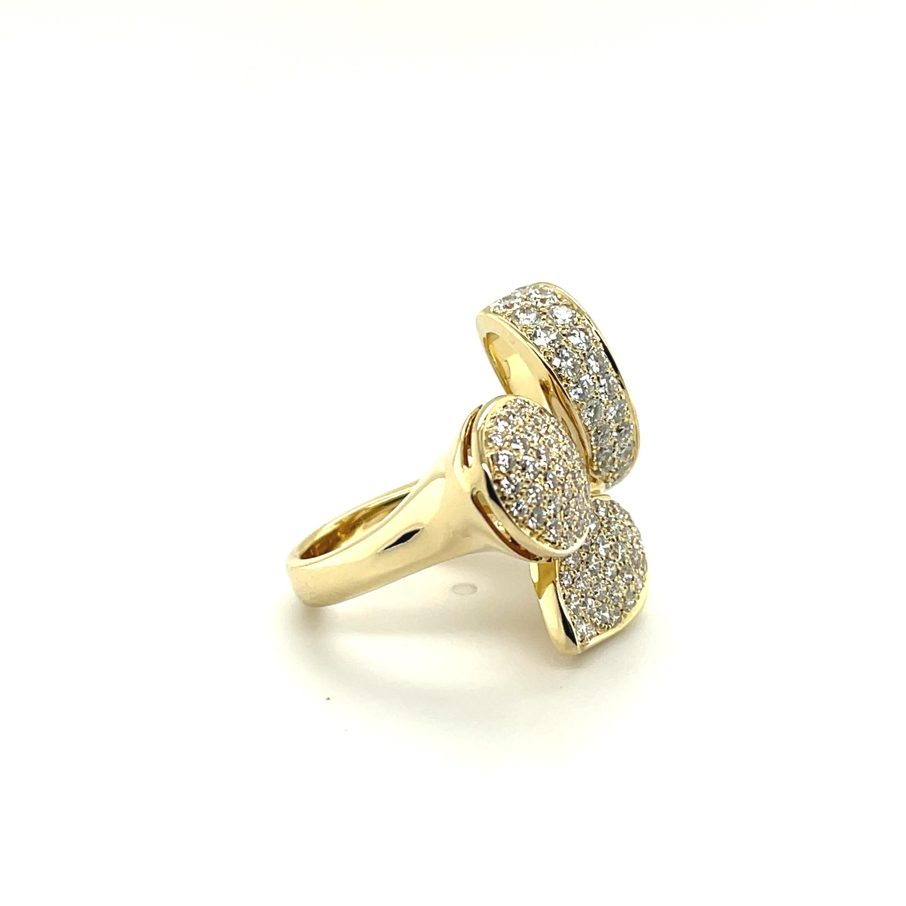 RC003 - 18K Yellow Gold Fancy Shapes Ring with Round Brilliant Diamonds In New Condition For Sale In New York, NY