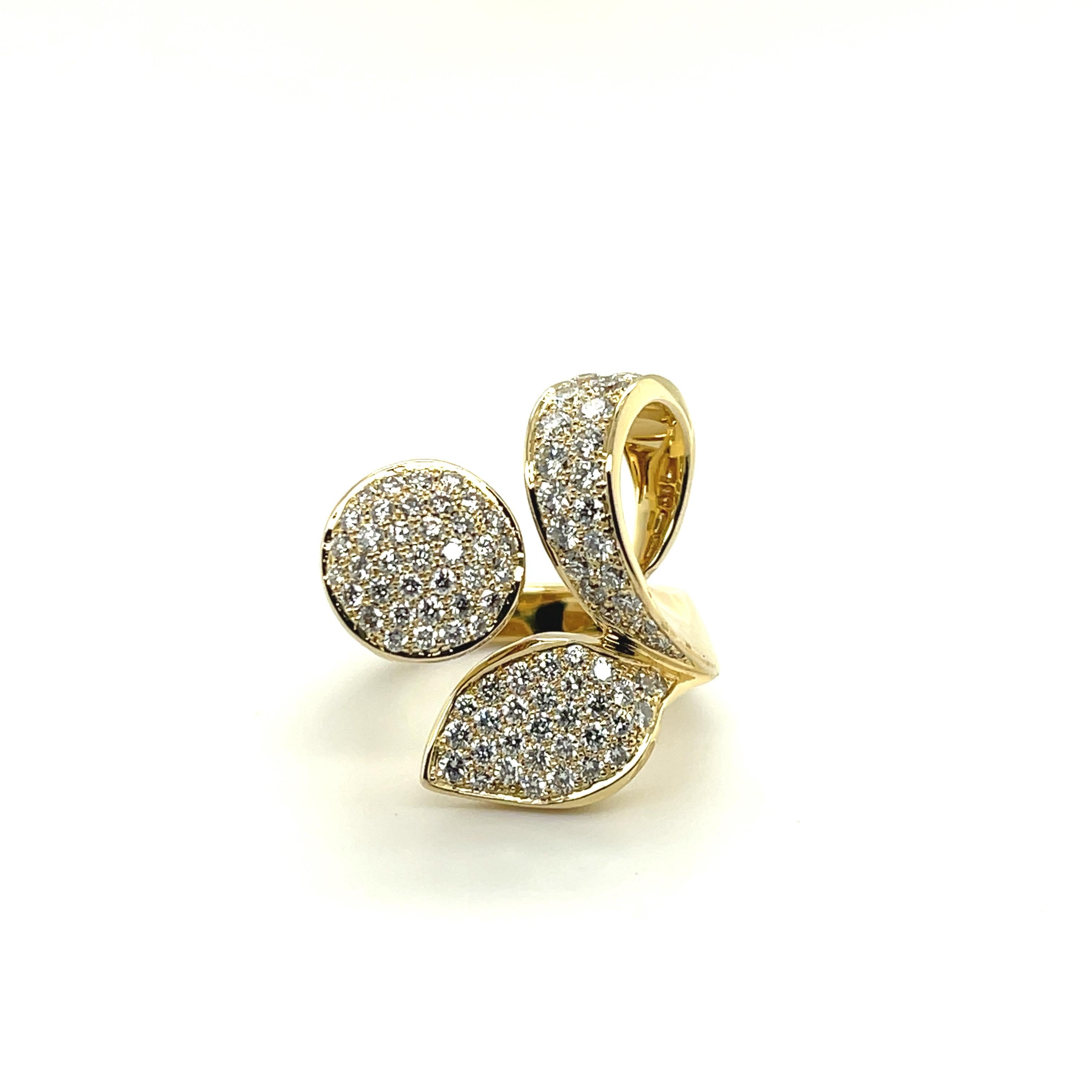 RC003 - 18K Yellow Gold Fancy Shapes Ring with Round Brilliant Diamonds For Sale 1