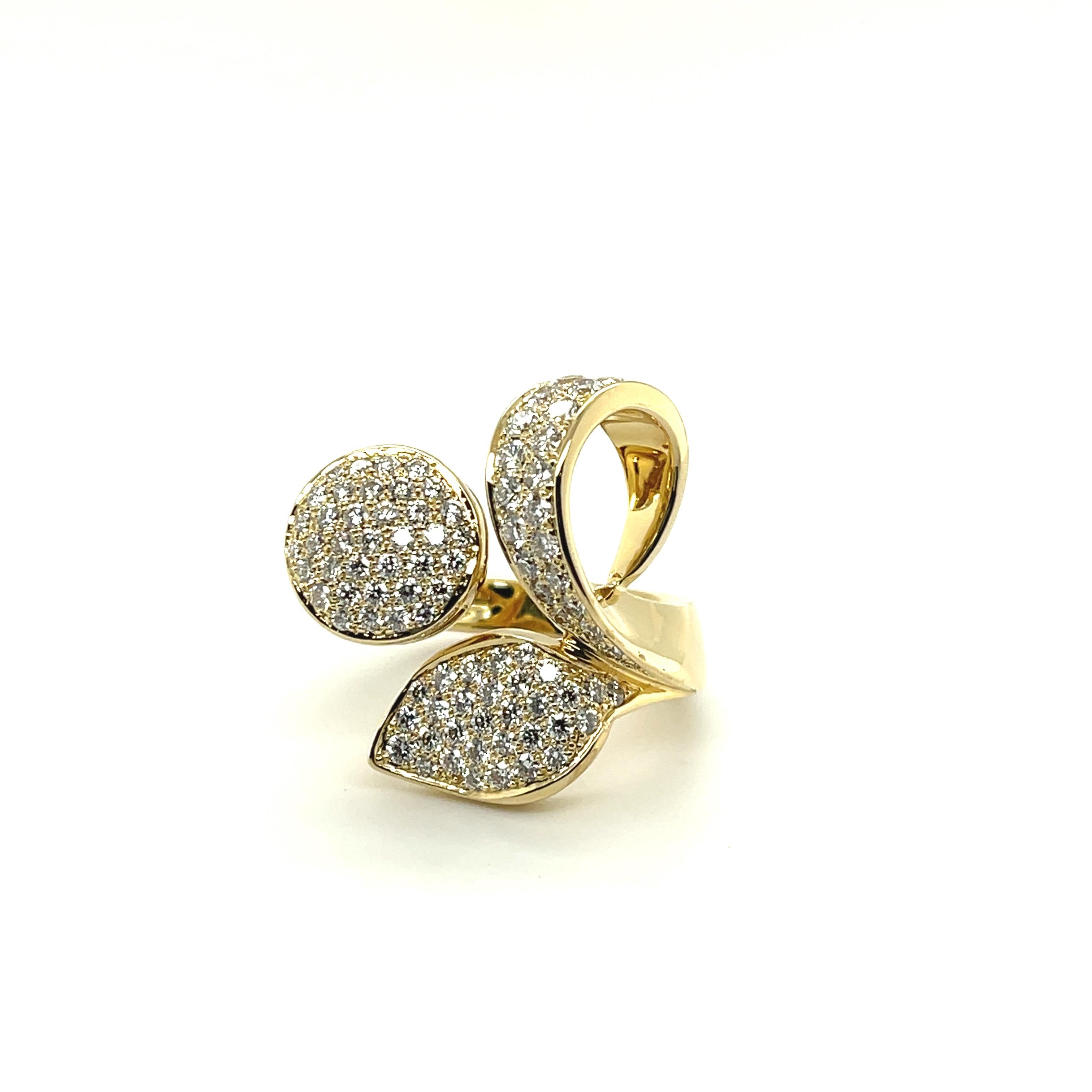 RC003 - 18K Yellow Gold Fancy Shapes Ring with Round Brilliant Diamonds For Sale 2