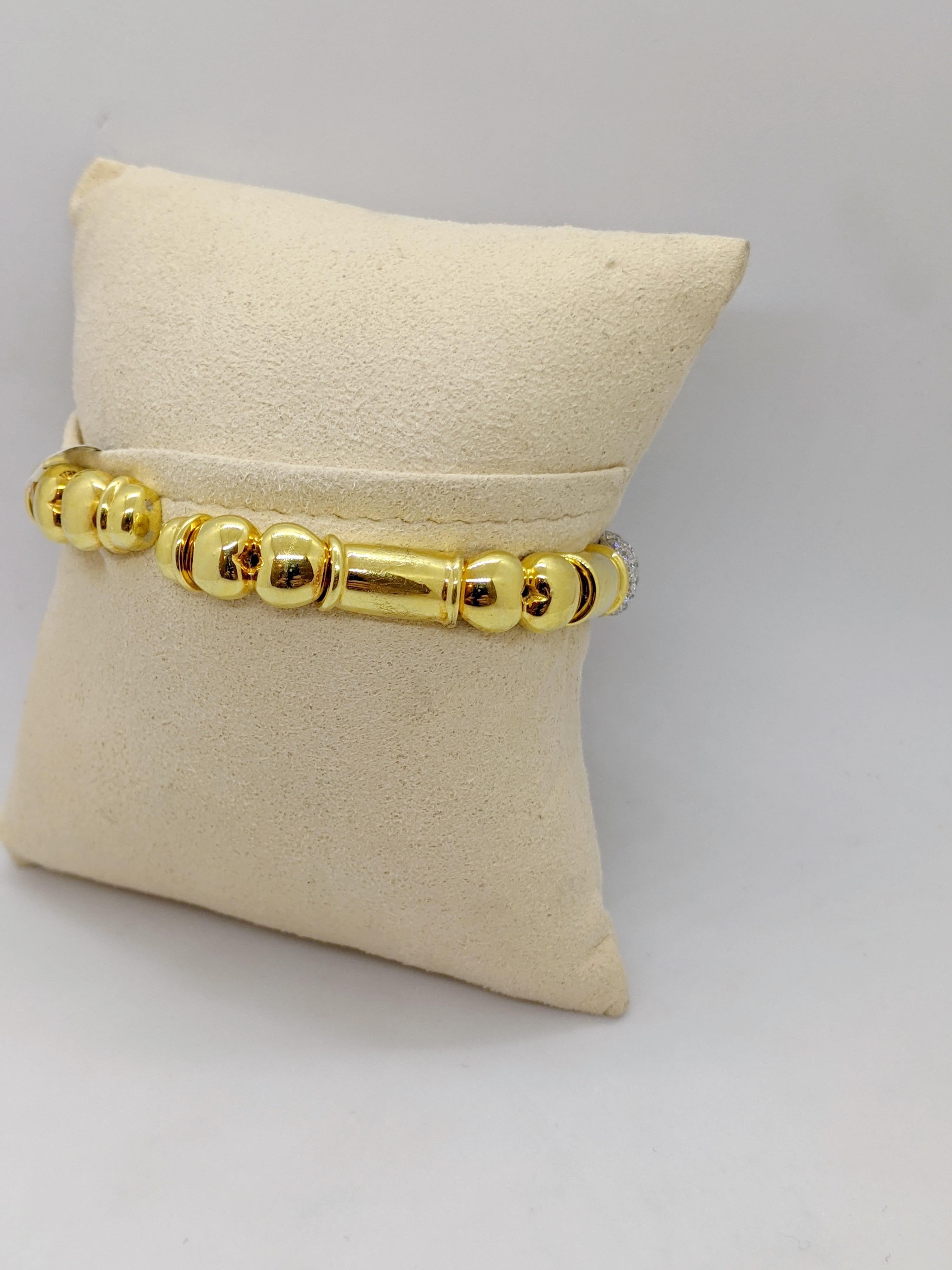 Taille émeraude R.C.M. Bracelet en or jaune 18 carats avec cœurs et émeraudes en diamants pavés en vente