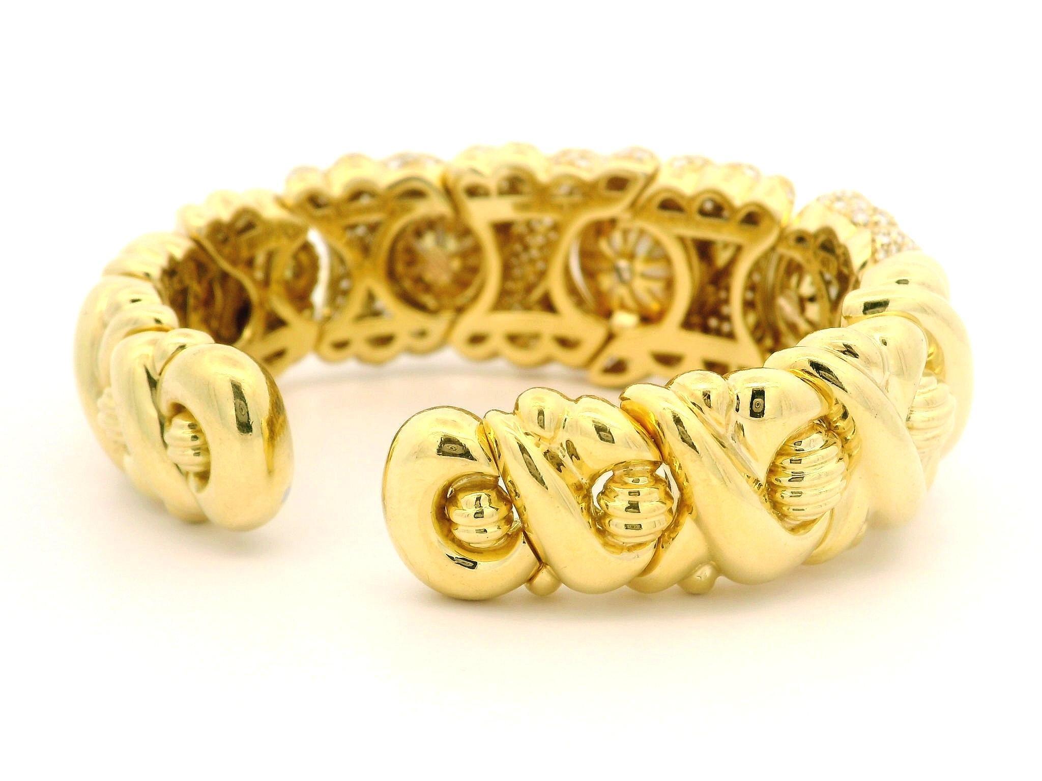 RCM Gioielli Pulsera Brazalete Flexible Oro 18k Diamante 5,4ctw 3 Perlas Mar del Sur en venta 11