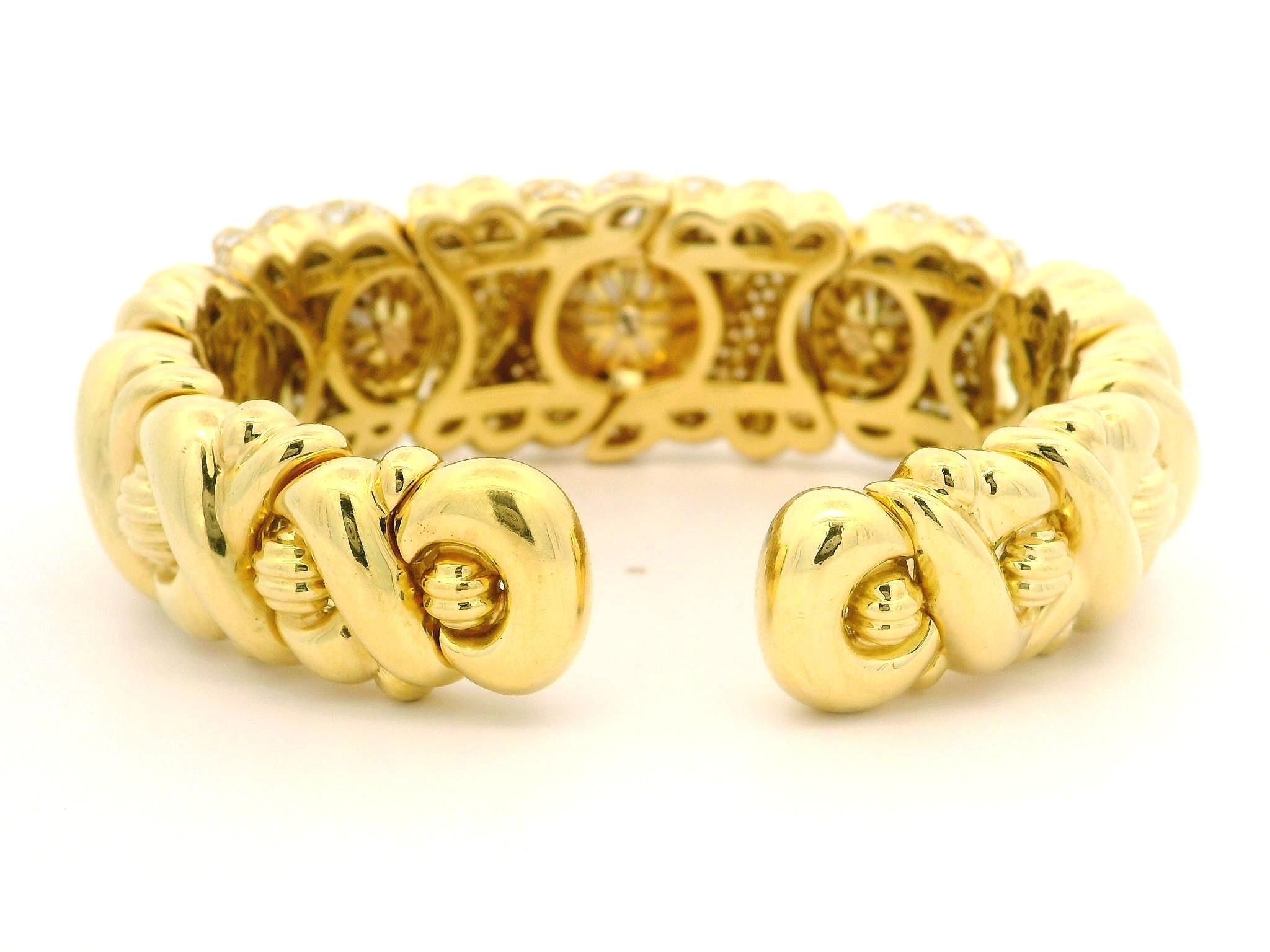 RCM Gioielli Pulsera Brazalete Flexible Oro 18k Diamante 5,4ctw 3 Perlas Mar del Sur en venta 4