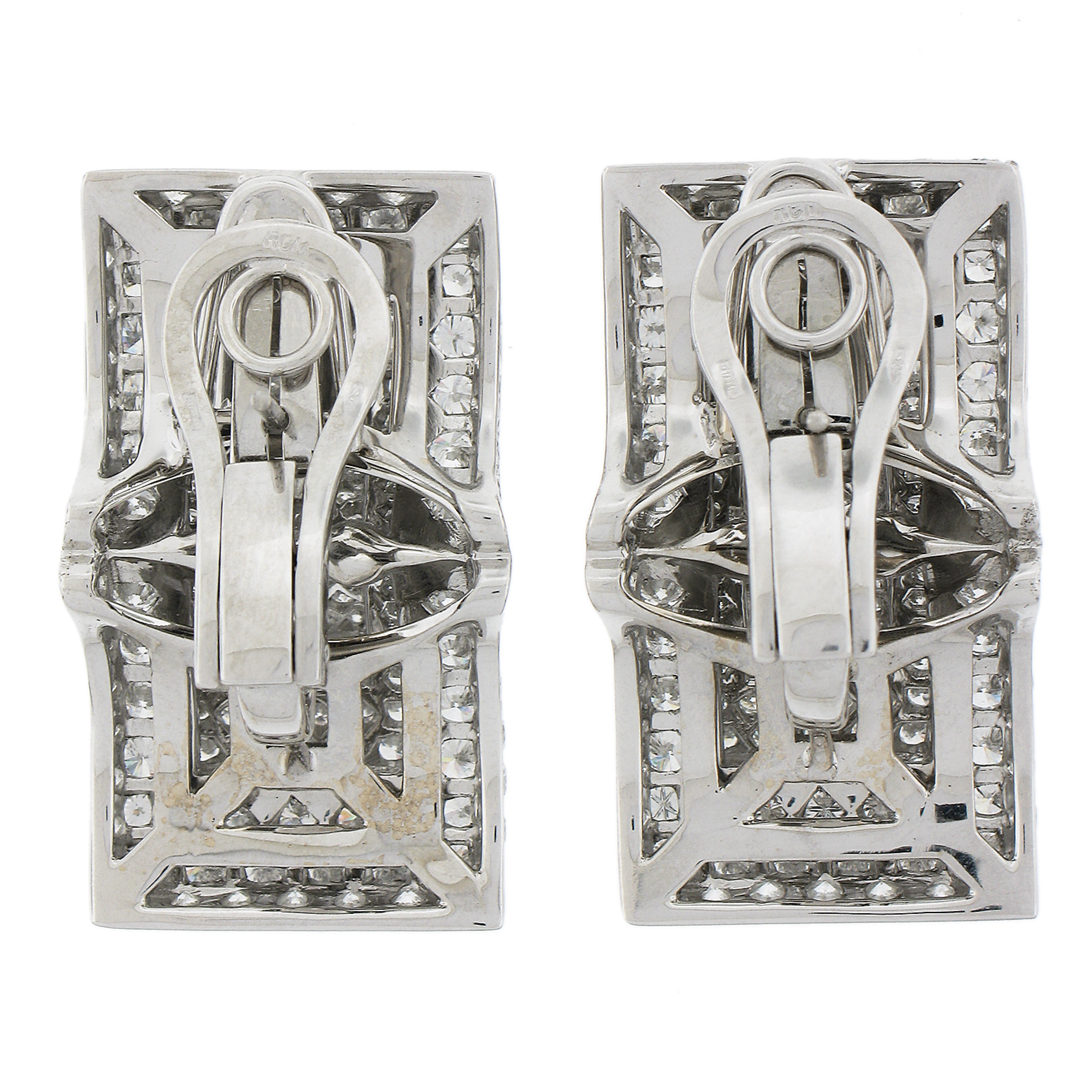 RCM Boucles d'oreilles Omega en or blanc 18 carats 8ctw à diamant flamboyant à grand livre ouvert Pour femmes en vente
