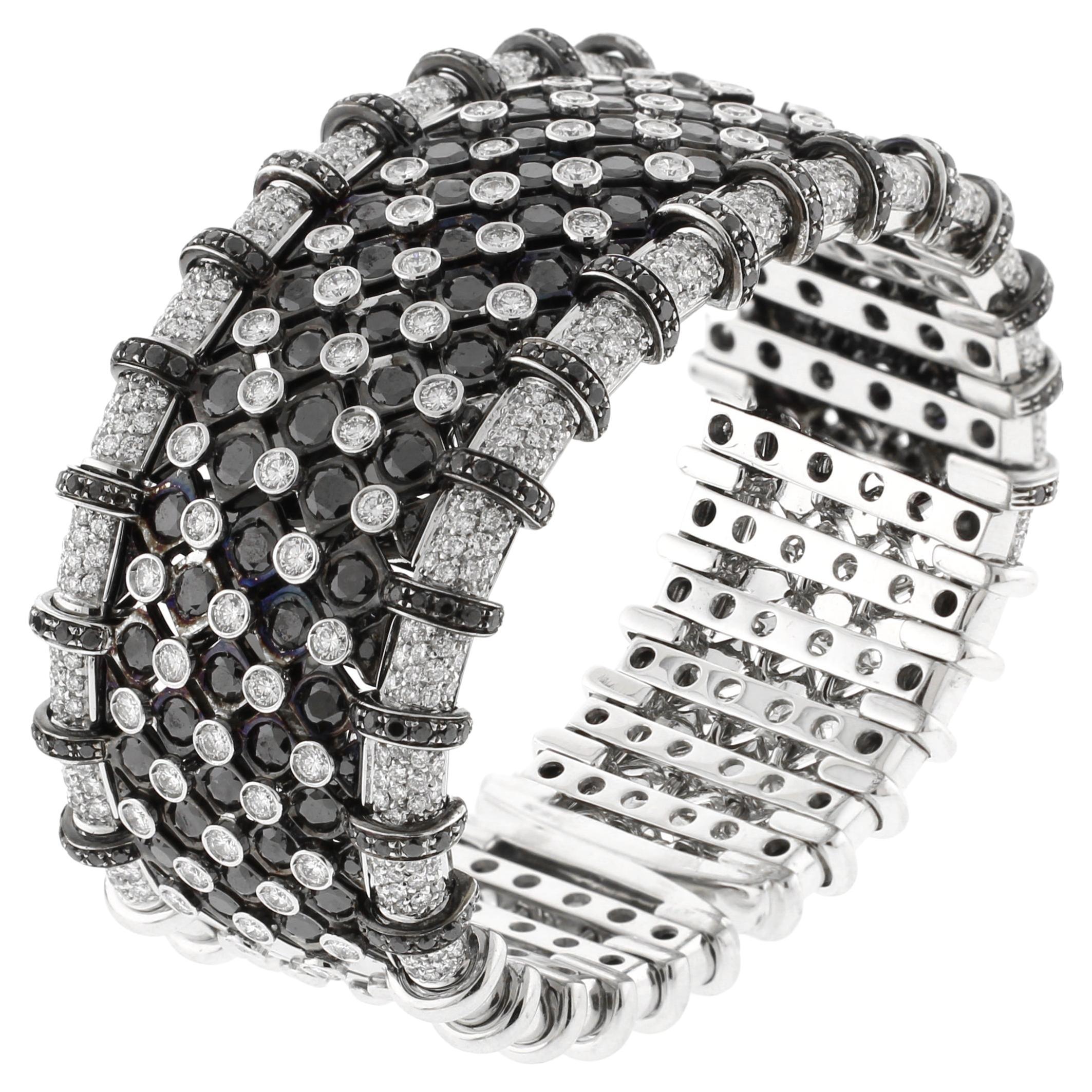 R.C.M. Bracelet manchette en diamants blancs et noirs