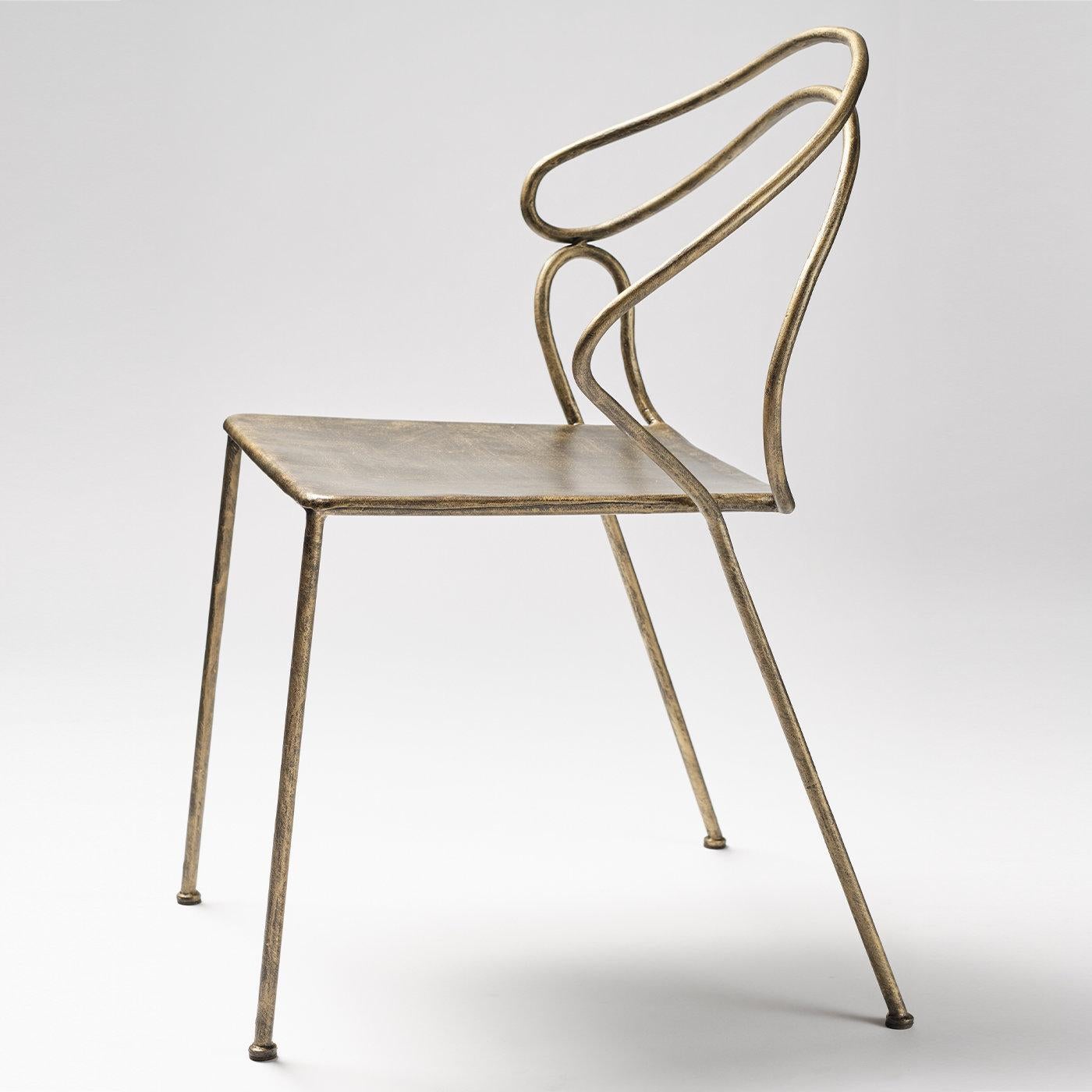 A one-of-a-kind sculptural design piece of vintage inspiration, this gorgeous chair by Antonio Saporito will infuse an iconic charm in any room of a contemporary interior. Defined by a soft and sinuous profile that harmoniously merge every single