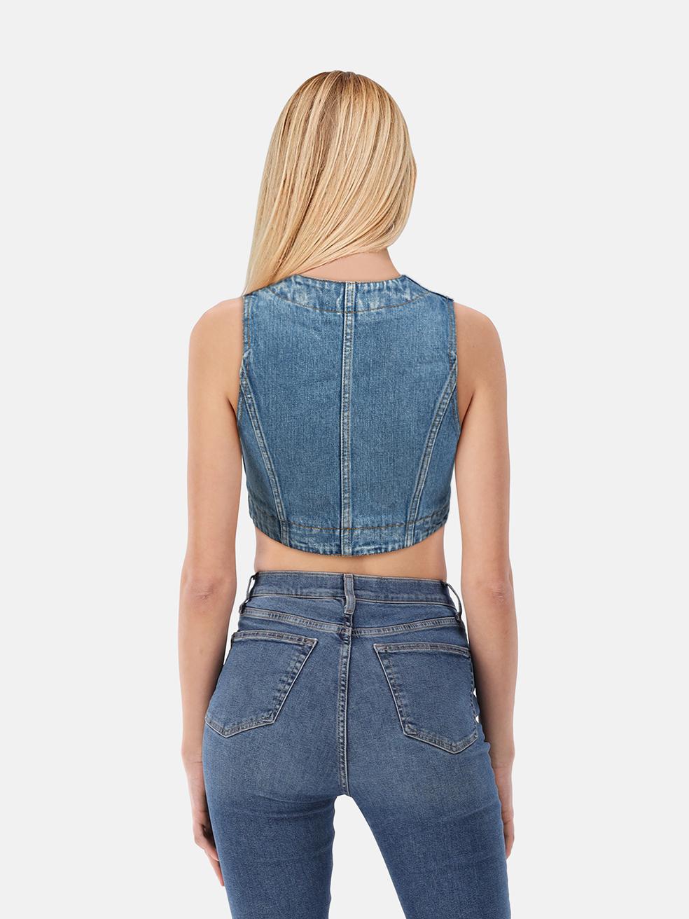 El ESTADO es Muy bueno. Apenas se aprecia desgaste en la parte superior de este artículo de reventa de diseño RE/DONE usado.
 

 

 

 Detalles
 

 

 Azul
 

 Vaqueros
 

 Chaleco
 

 Parte delantera abotonada
 

 Corte recortado
 

 

 

