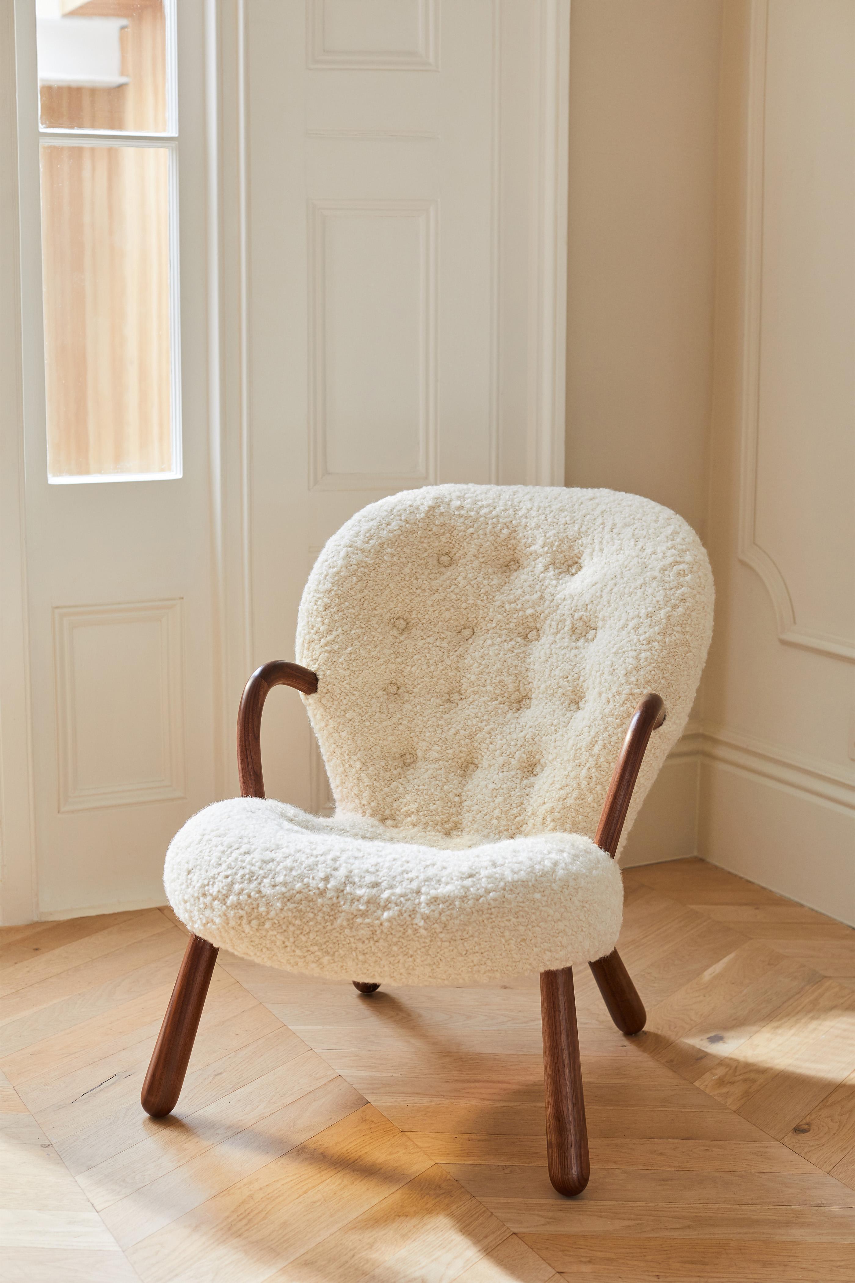Official Re-Edition of the iconic Clam chair by Arnold Madsen.

Dagmar in collaboration with the estate of Arnold Madsen is proud to re-launch the Clam Chair - one of the most cherished and sought after Scandinavian furniture designs of the 20th