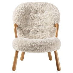 Réédition du fauteuil de salon Clam d'Arnold Madsen en peau de mouton par Dagmar