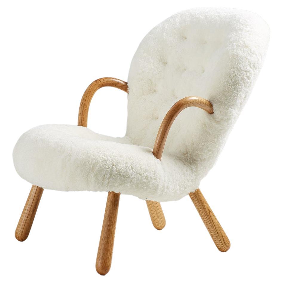 Offizielle Re-Edition des kultigen Clam-Stuhls von Arnold Madsen.

Dagmar ist stolz darauf, in Zusammenarbeit mit dem Nachlass von Arnold Madsen den Clam Chair - eines der beliebtesten und begehrtesten skandinavischen Möbeldesigns des 20.