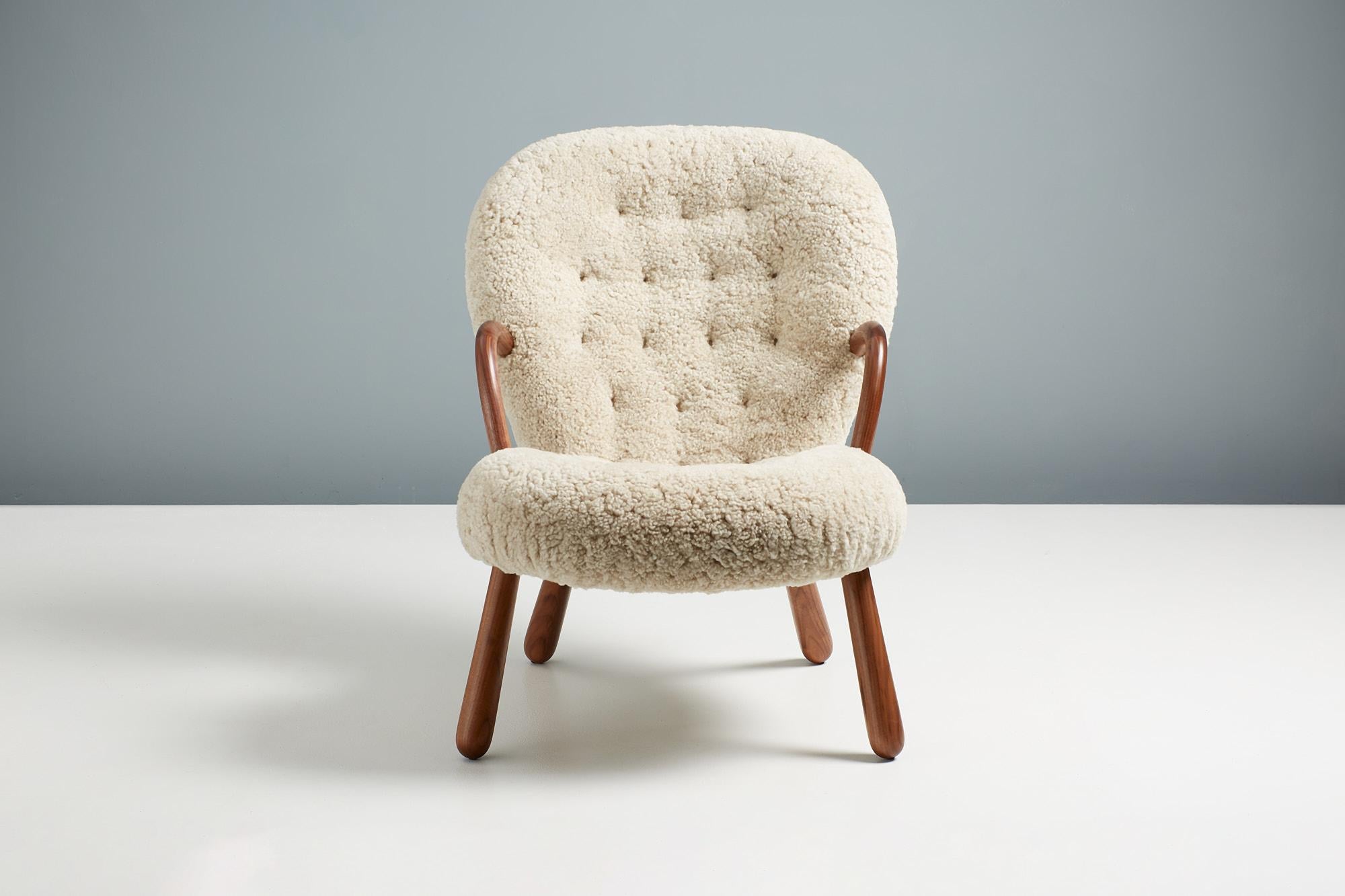 Sheepskin Clam Chair by Arnold Madsen - New Edition In New Condition In London, GB