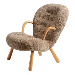 Sedia in pelle di pecora Re-Edition Clam Chair di Arnold Madsen
