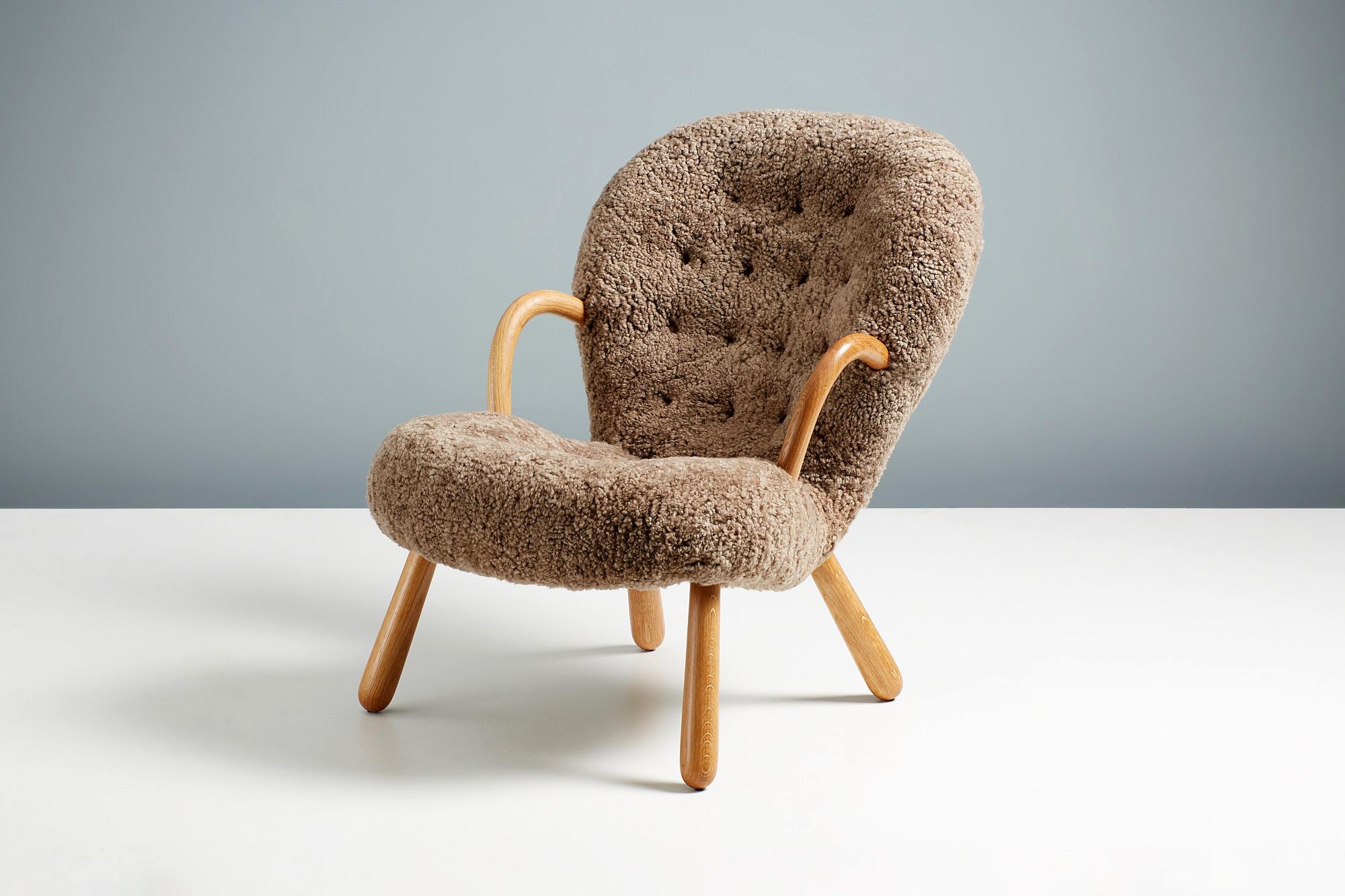 Offizielle Neuauflage des kultigen Muschelsessels von Arnold Madsen.

Dagmar ist stolz darauf, in Zusammenarbeit mit dem Nachlass von Arnold Madsen den Clam Chair - eines der beliebtesten und begehrtesten skandinavischen Möbeldesigns des 20.