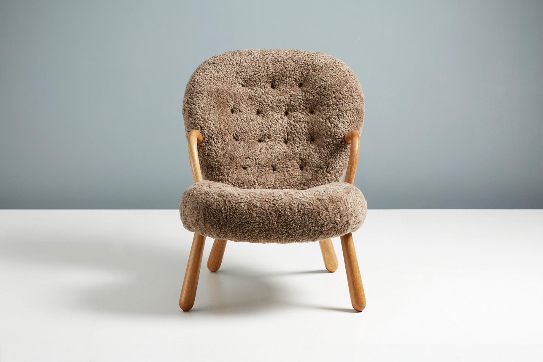 Scandinave moderne Réédition de la chaise Clam en peau de mouton d'Arnold Madsen en vente