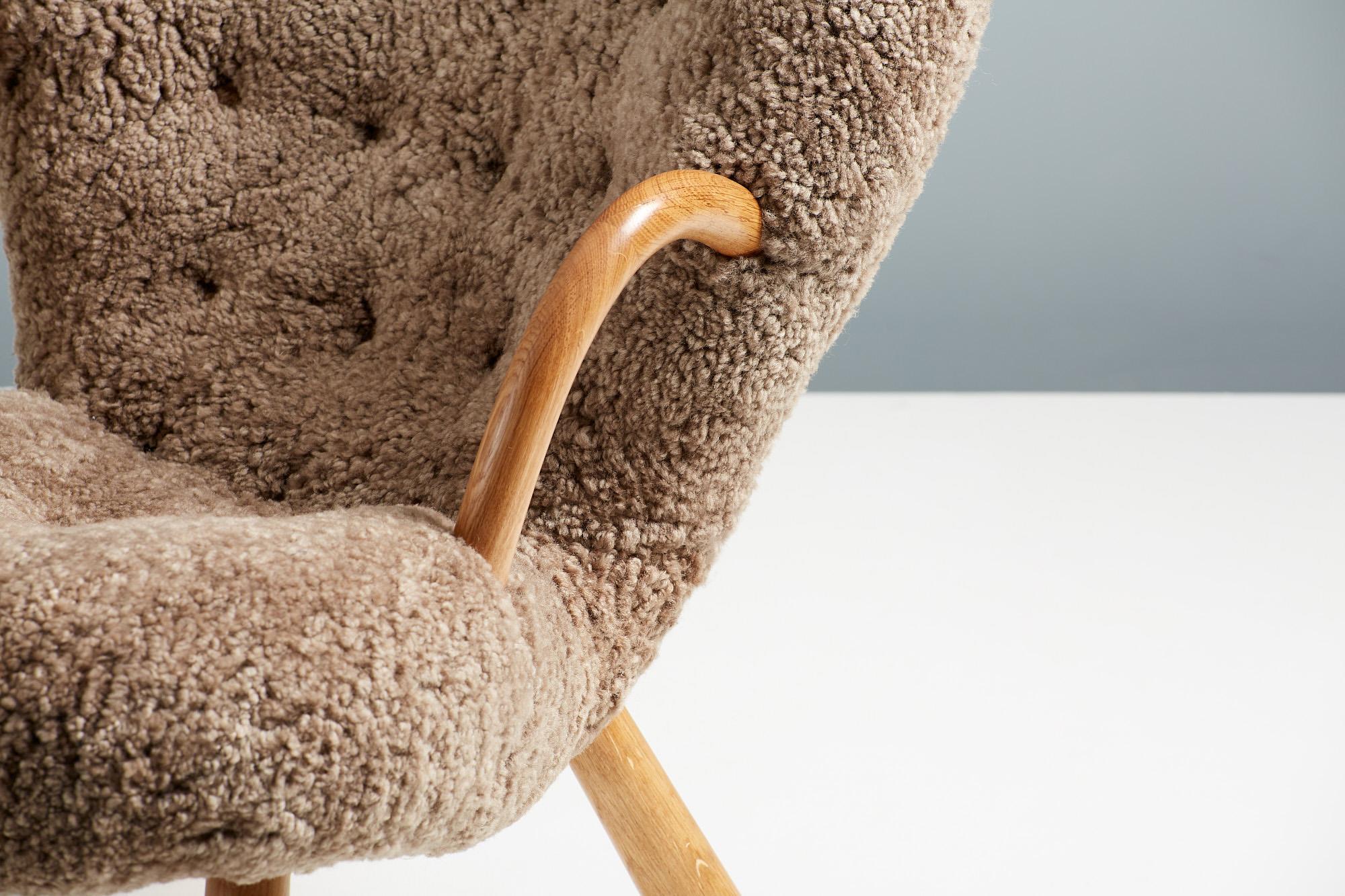 Réédition de la chaise Clam en peau de mouton d'Arnold Madsen en vente 1