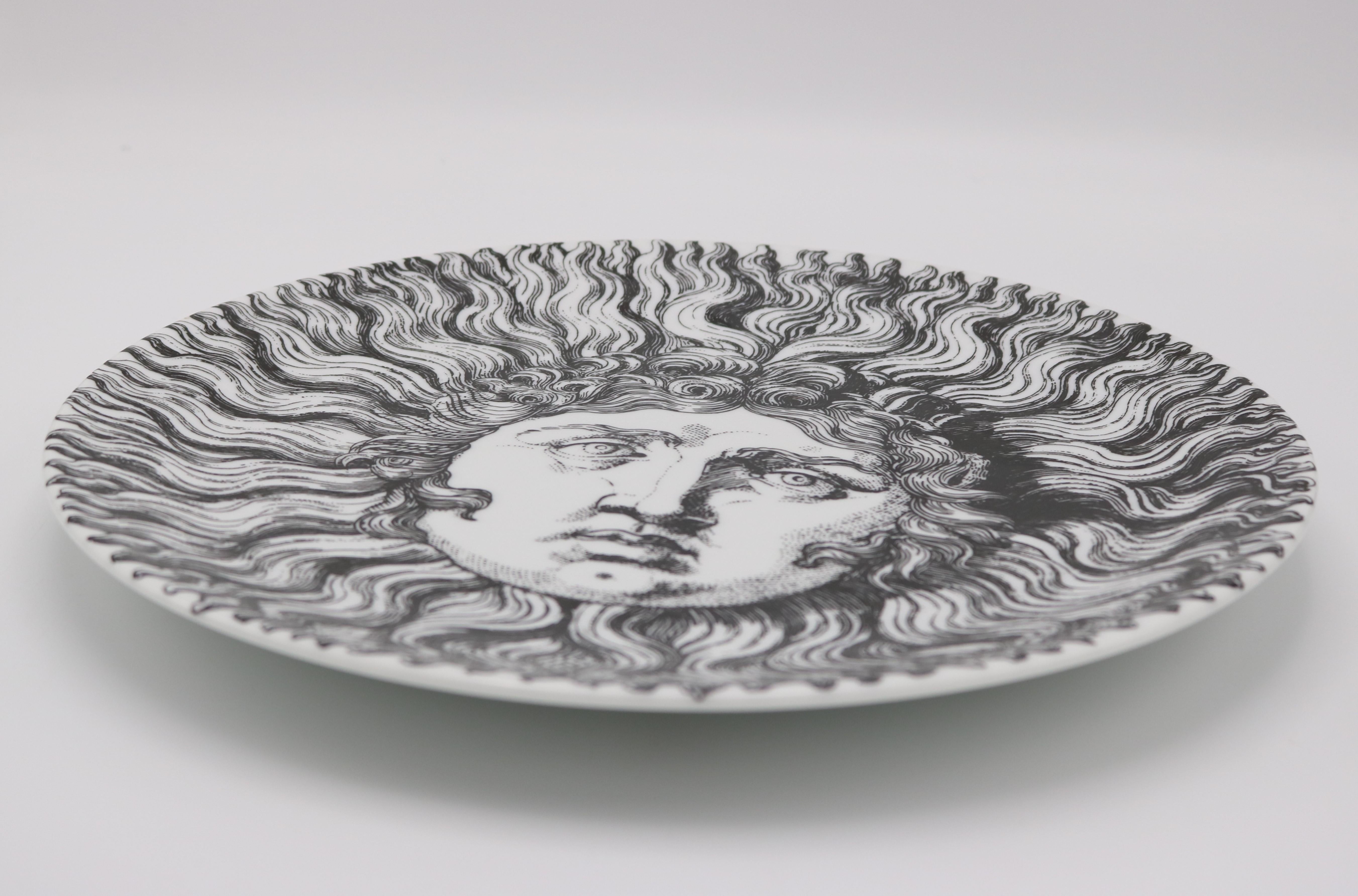 Porcelaine Chargeur moderniste 'Re Sole' Fornasetti en vente
