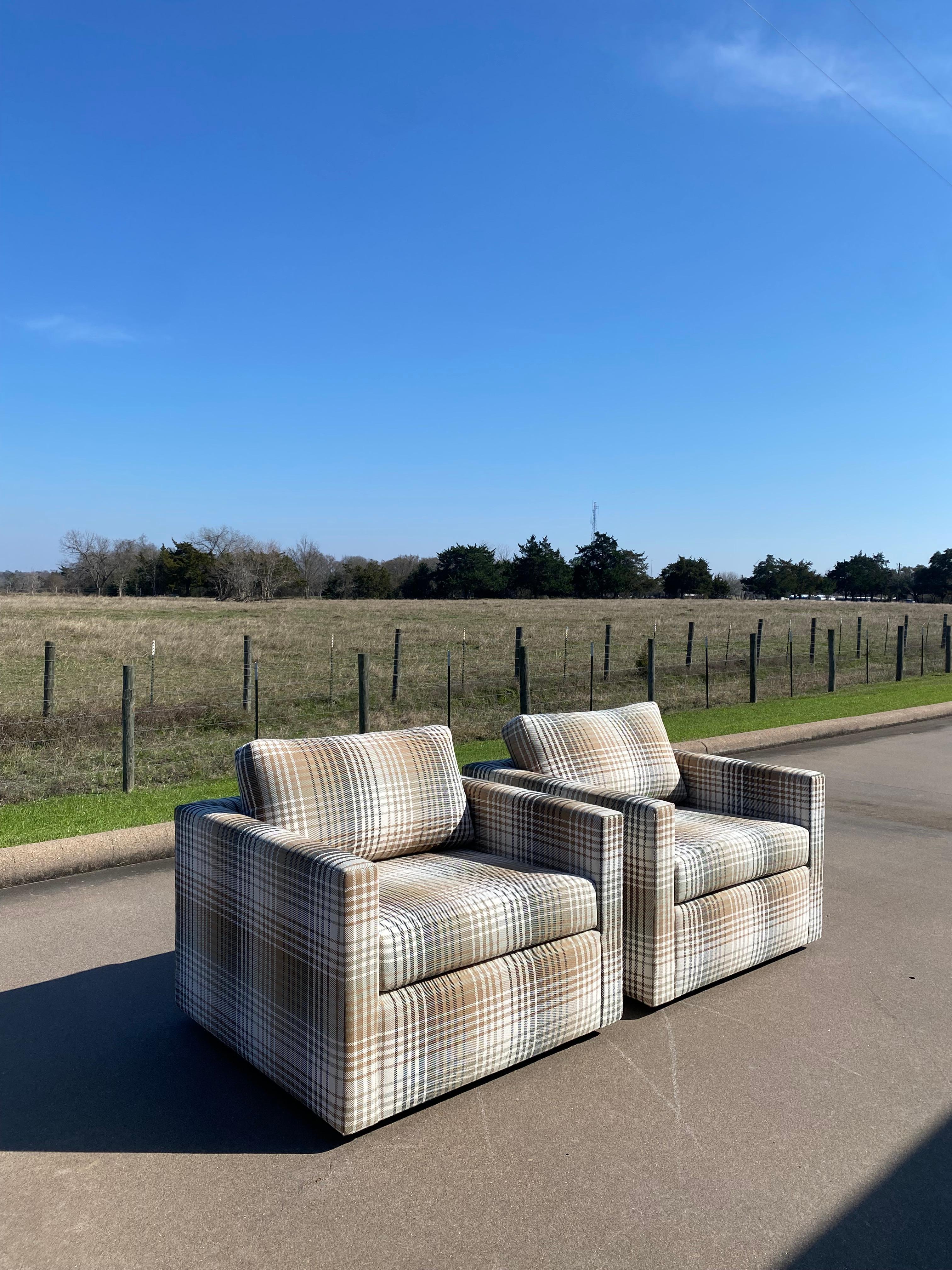 Milo Baughman-Style New Upholstery Plaid Cube Lounge Chairs, a Pair In Excellent Condition For Sale In Round Top, TX
