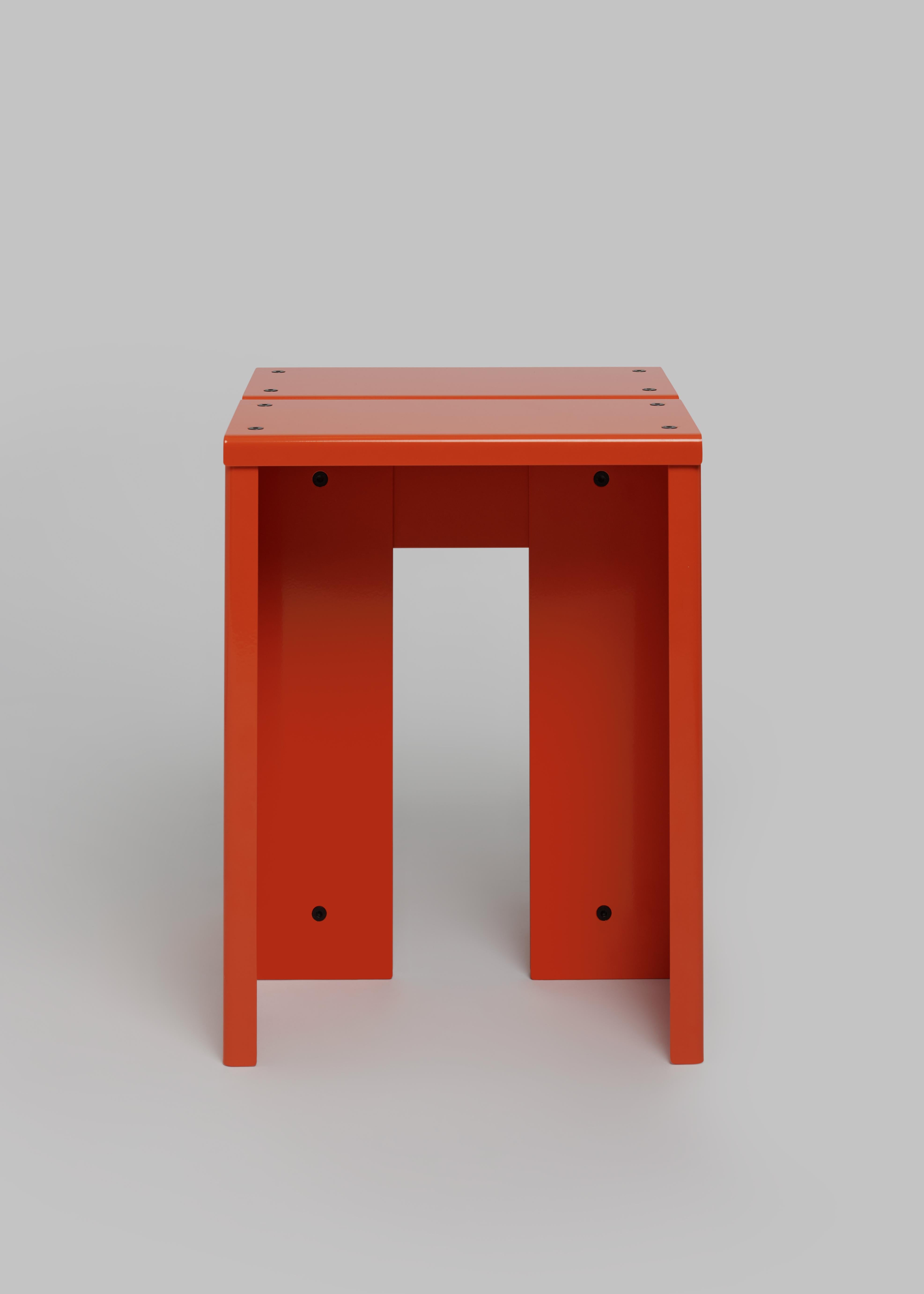 NOTRE SOCIÉTÉ 

Le tabouret RE-WORK est un chef-d'œuvre multifonctionnel en aluminium, fabriqué de manière réfléchie à partir de 6 éléments pliés proprement et vissés les uns aux autres, créant ainsi des détails uniques et subtils.

Très polyvalent,