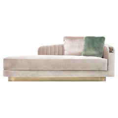 Rea Chaise Longue in Splendido Velvet Upholstery, Horn & Wood by Arcahorn