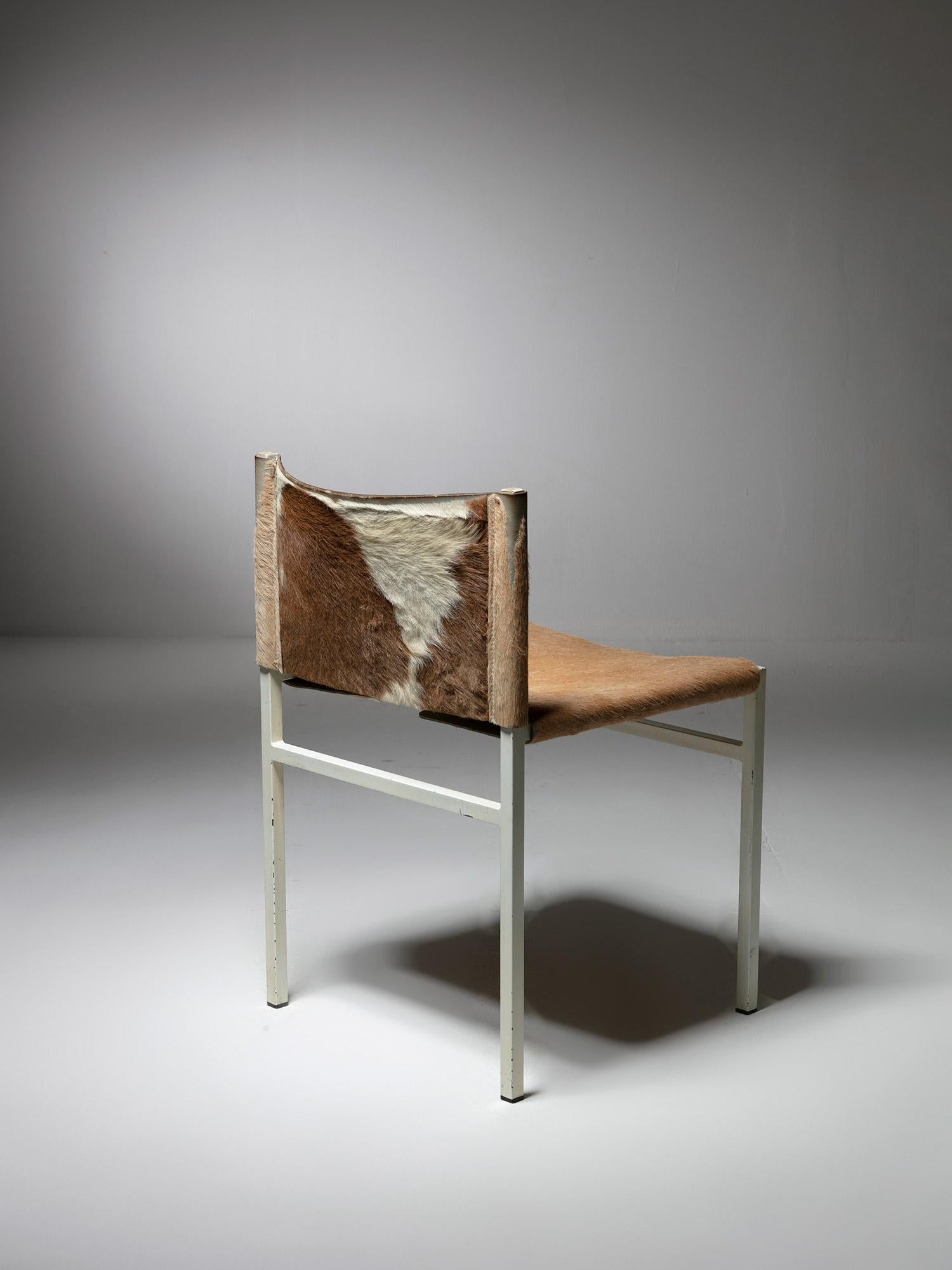 Chaise en cuir minimaliste 