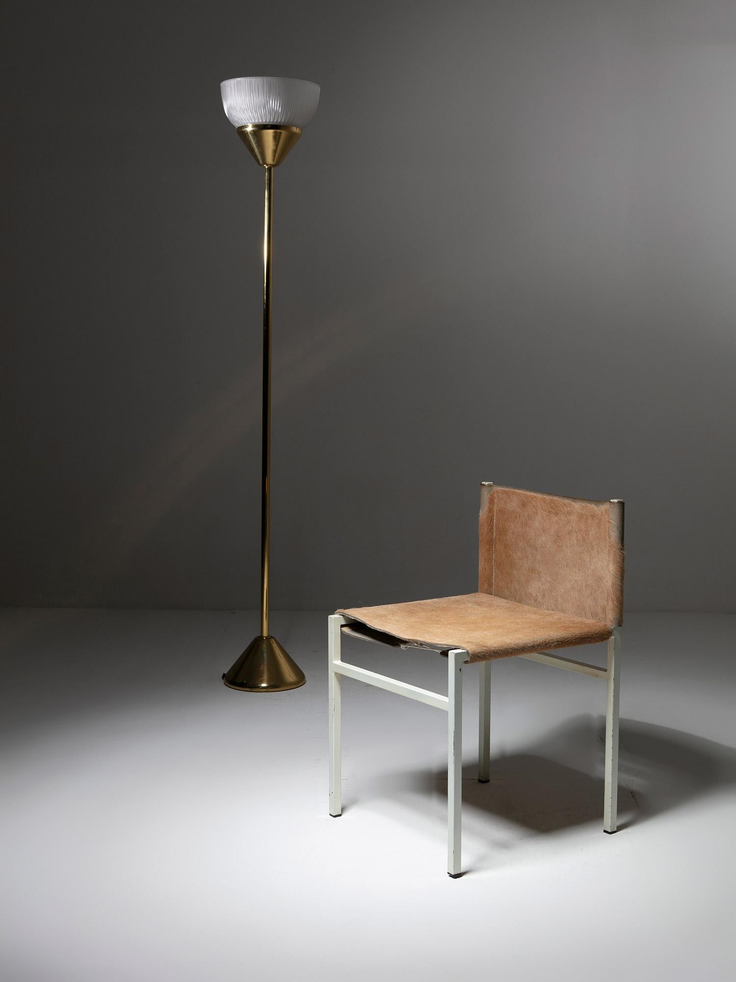 Chaise en cuir minimaliste 