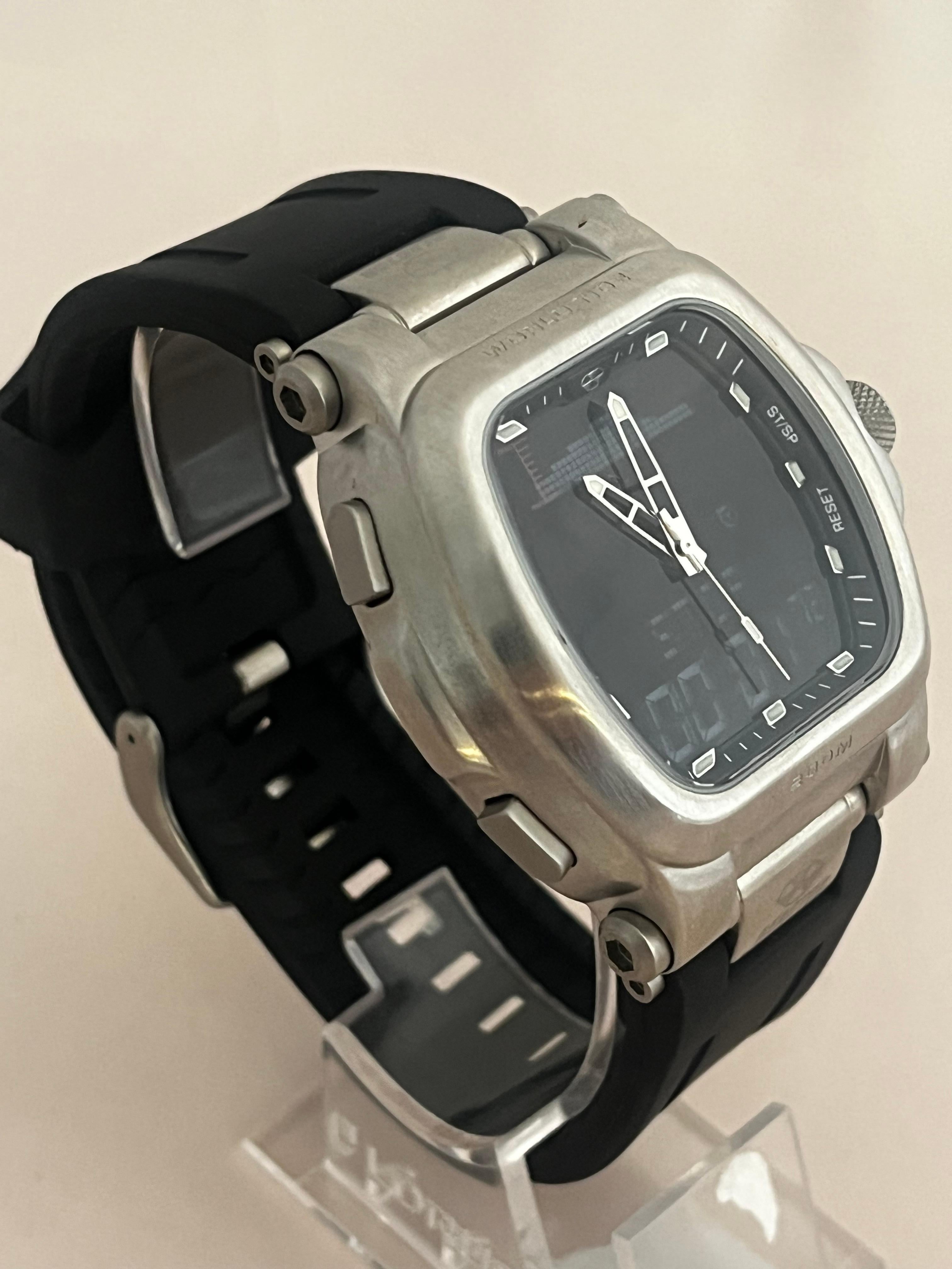 This Reactor Graviton Wristwatch is stainless steel and has a case diameter of 45 Millimetres.  With a quality Japanese-quartz movement, this watch has tide info for 275 worldwide locations, +/180 min, offset for custom location.  In addition this