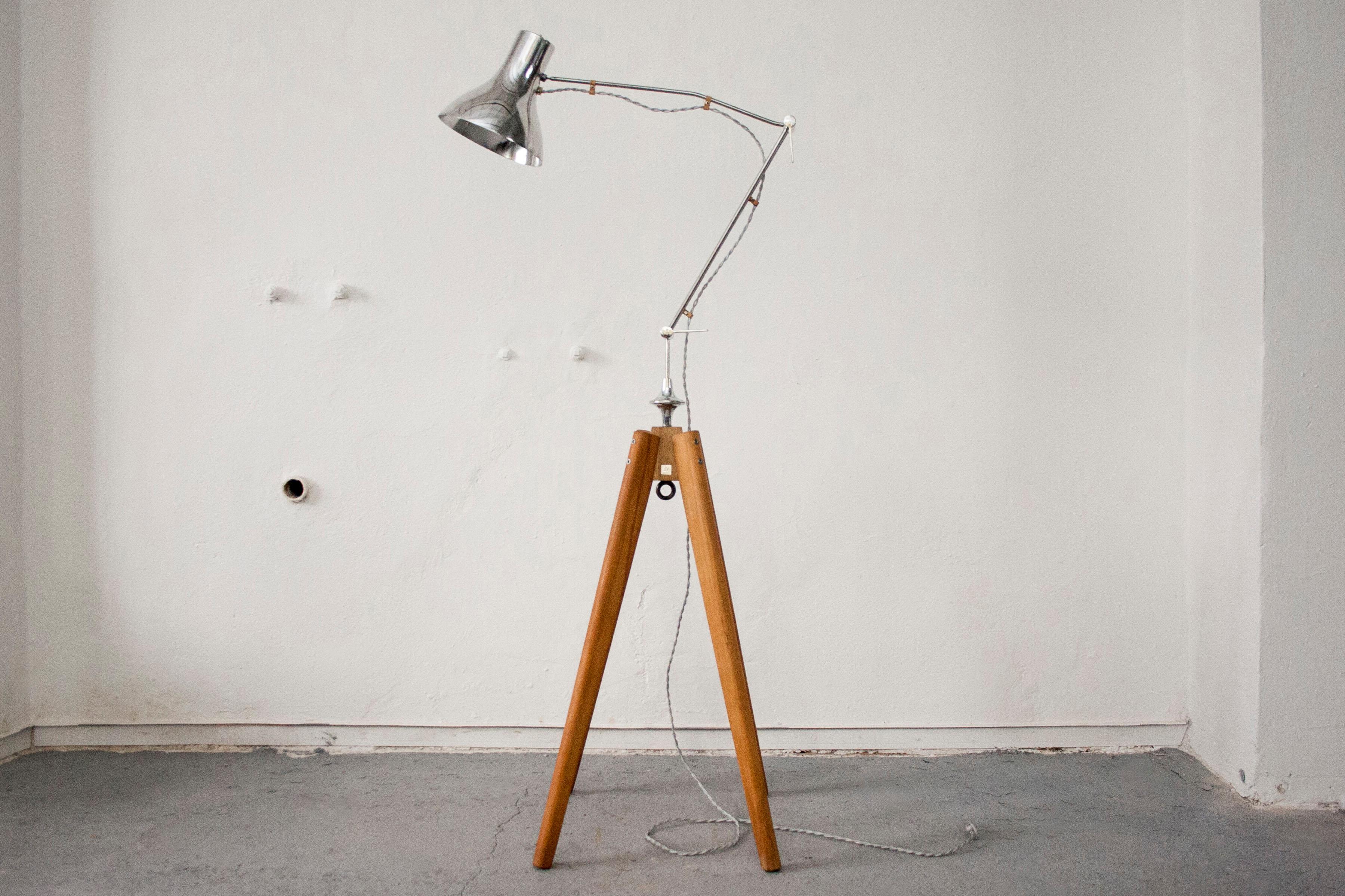 Slovak Reading Adjustable Retro Modern Lamp