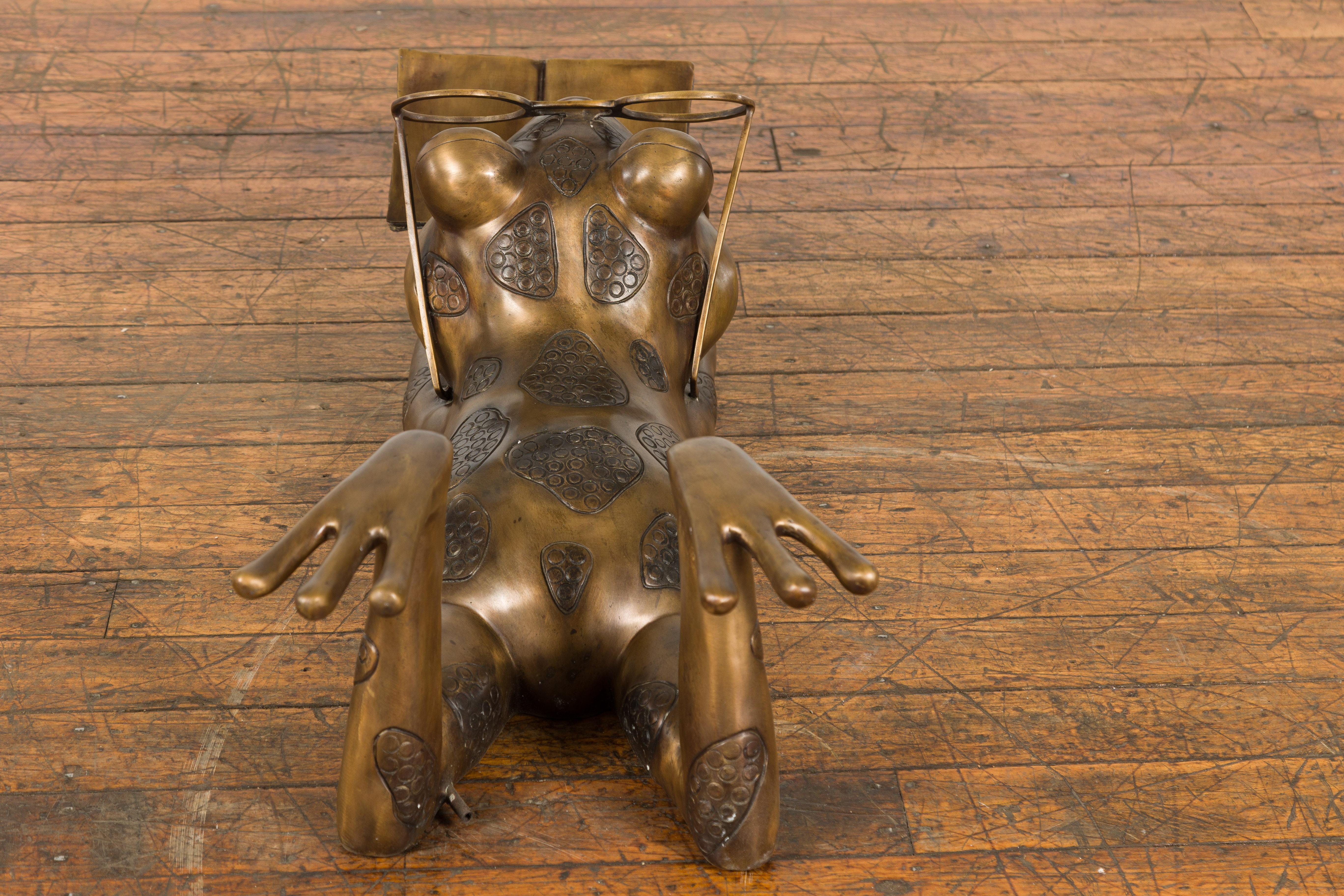 Goldfarbene Frosch-Skulptur aus Bronze im Angebot 11
