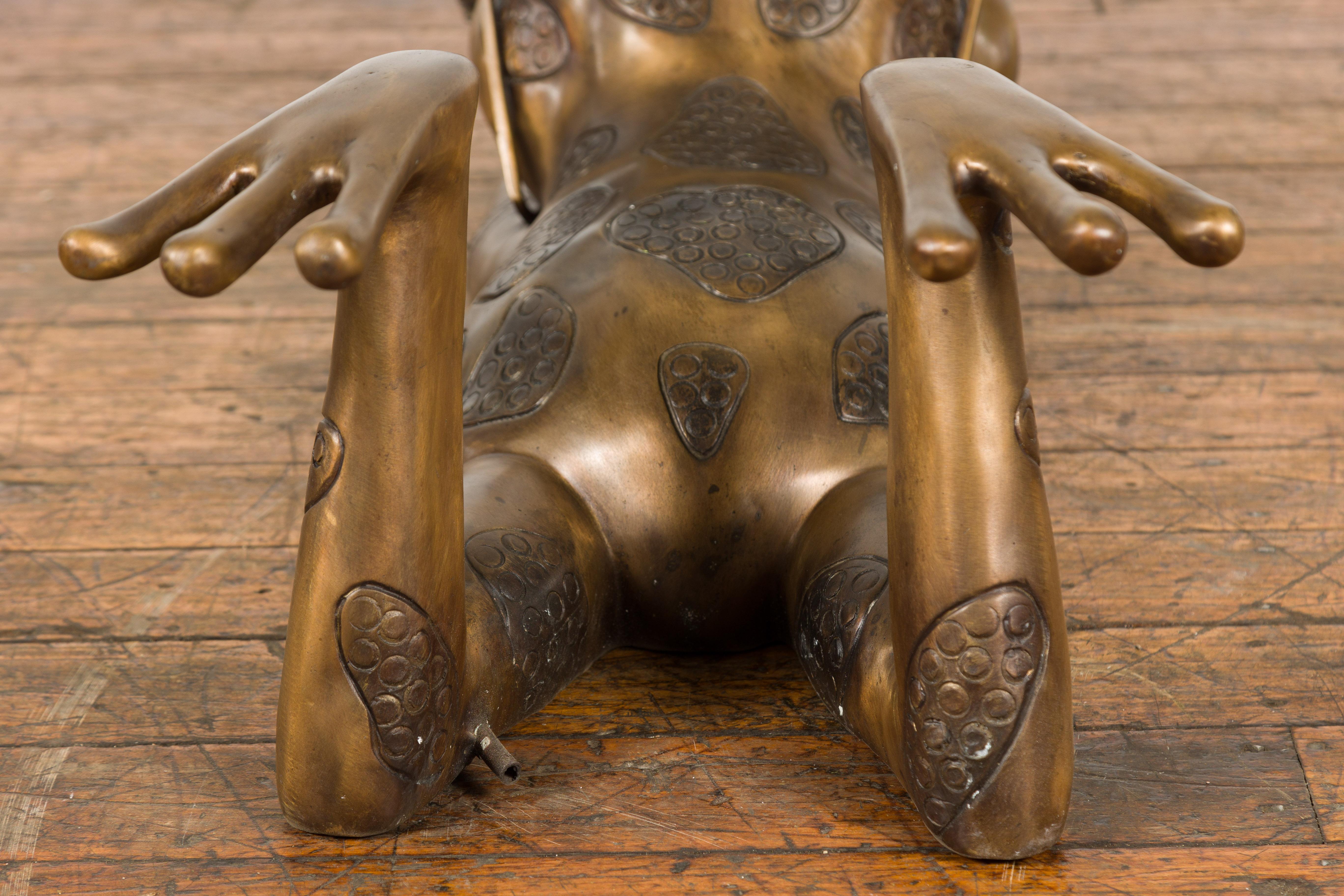 Goldfarbene Frosch-Skulptur aus Bronze im Angebot 12