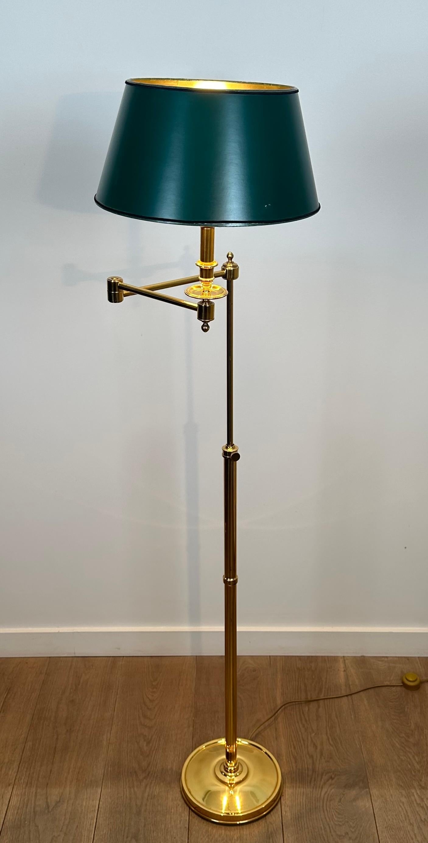 French Reading Lamp with Removable Arm in Brass and Synthetic Green Painted Sheet Metal For Sale