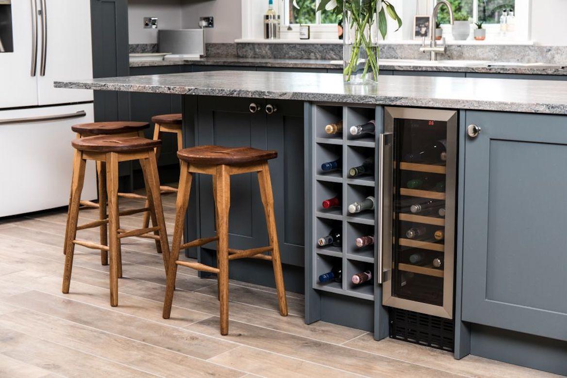 A fine reading vintage style bar stools range, 20th century.

Add vintage charm to your kitchen breakfast bar, pub, bar or bistro with these vintage style bar stools.

Our 'Reading' stools are available in three heights: 46cm, 66cm, 76cm. The