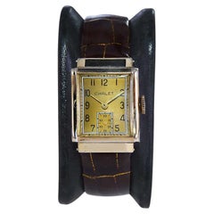 Orologio Chalet in oro Art Deco degli anni '40 di produzione svizzera