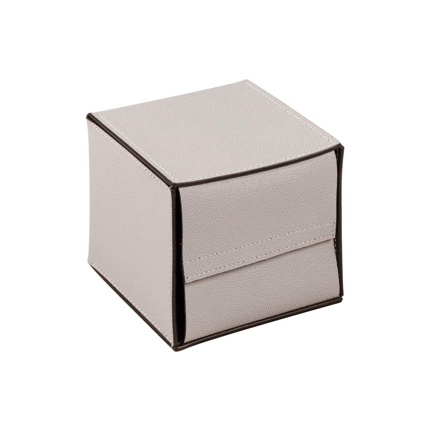 All-leather structure. Leather flaps provided with velcro close the product underneath.